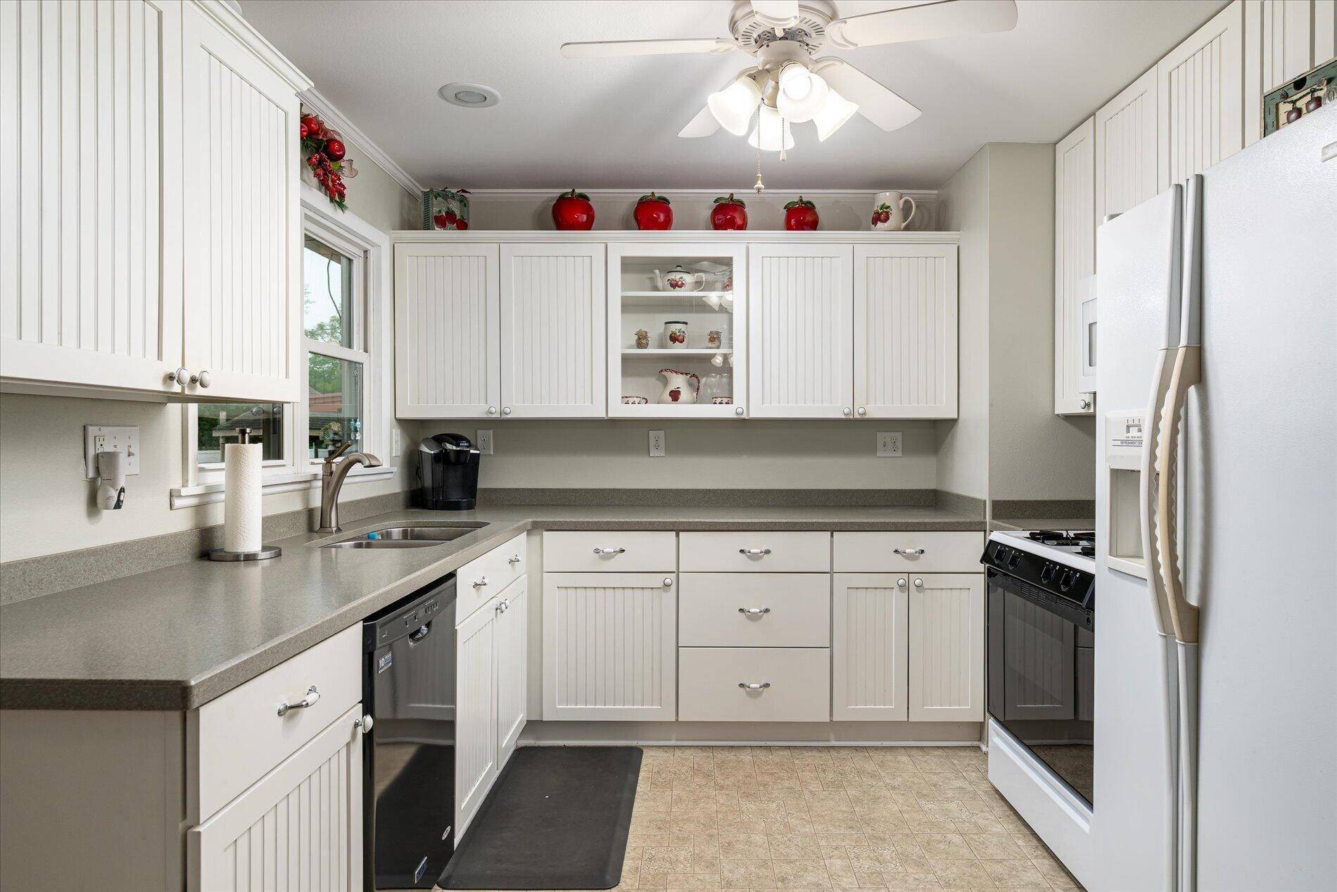 1003 S Elm ST, La Crescent, MN 55947