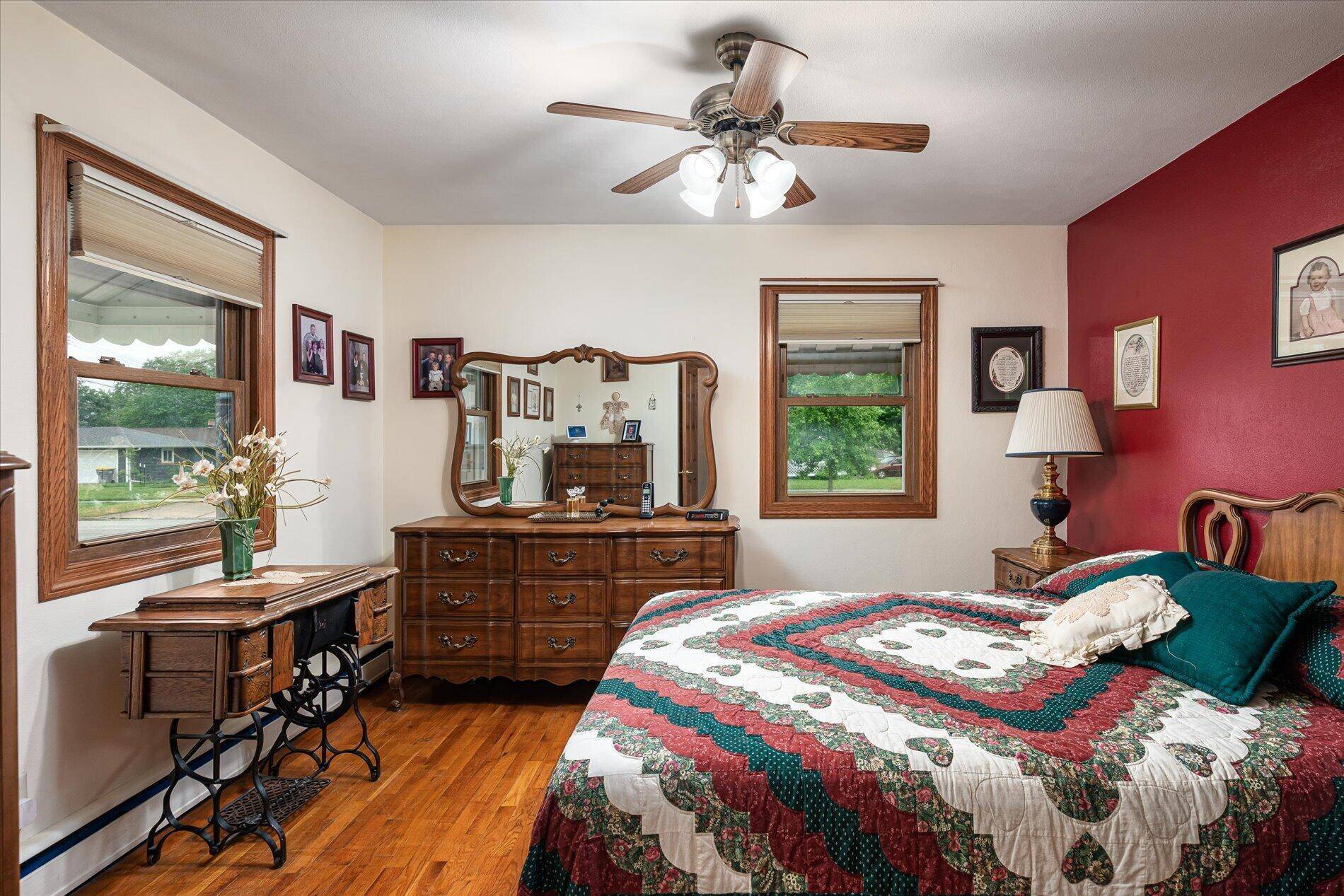 1003 S Elm ST, La Crescent, MN 55947
