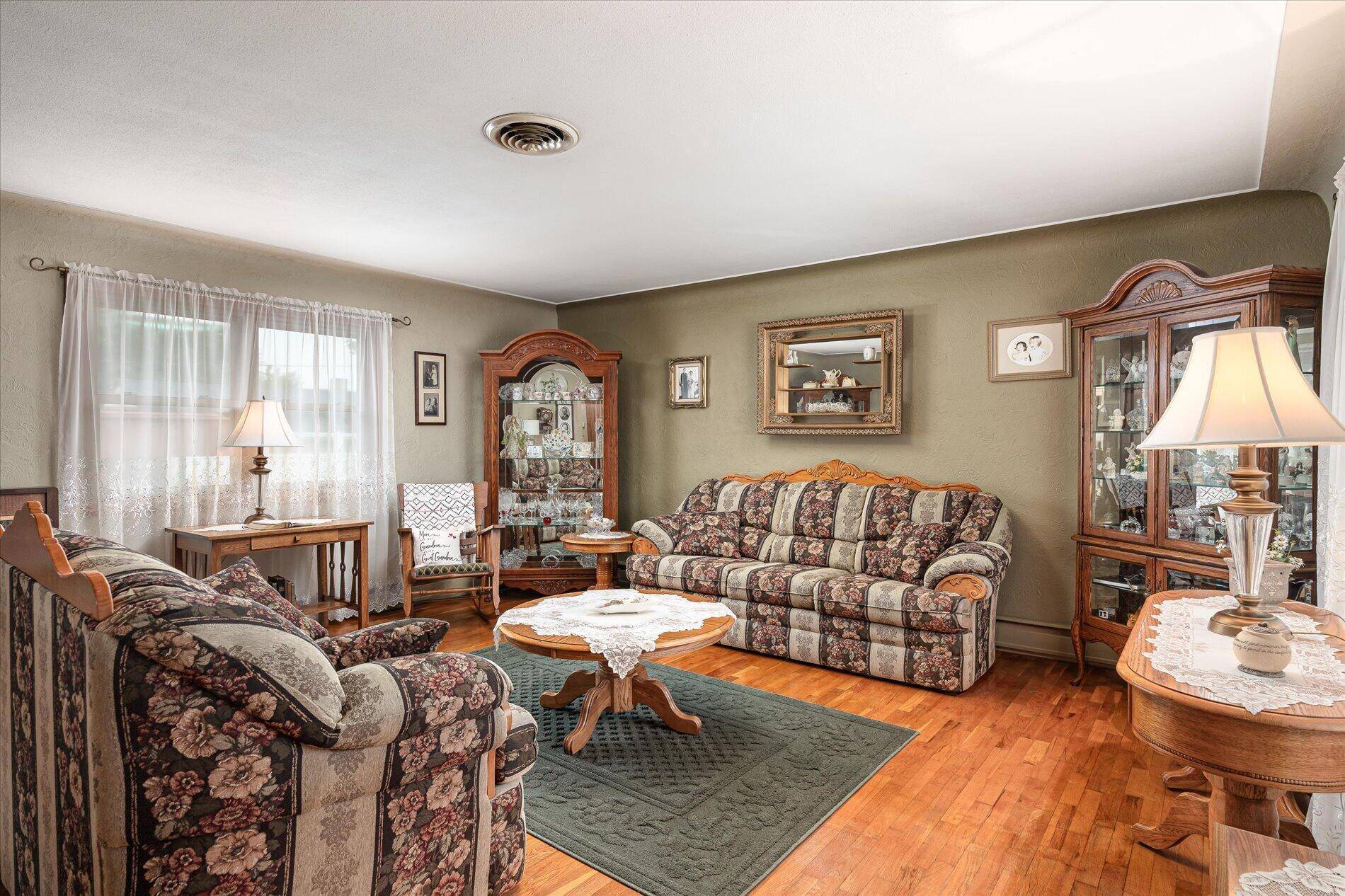 1003 S Elm ST, La Crescent, MN 55947
