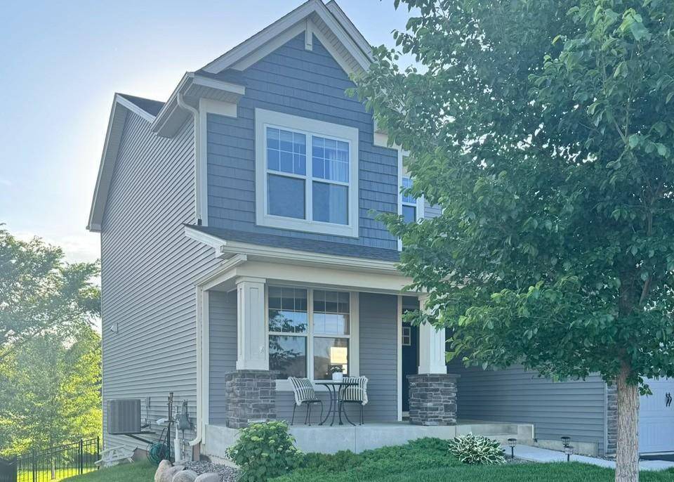 1562 Edgebrook LN, Carver, MN 55315