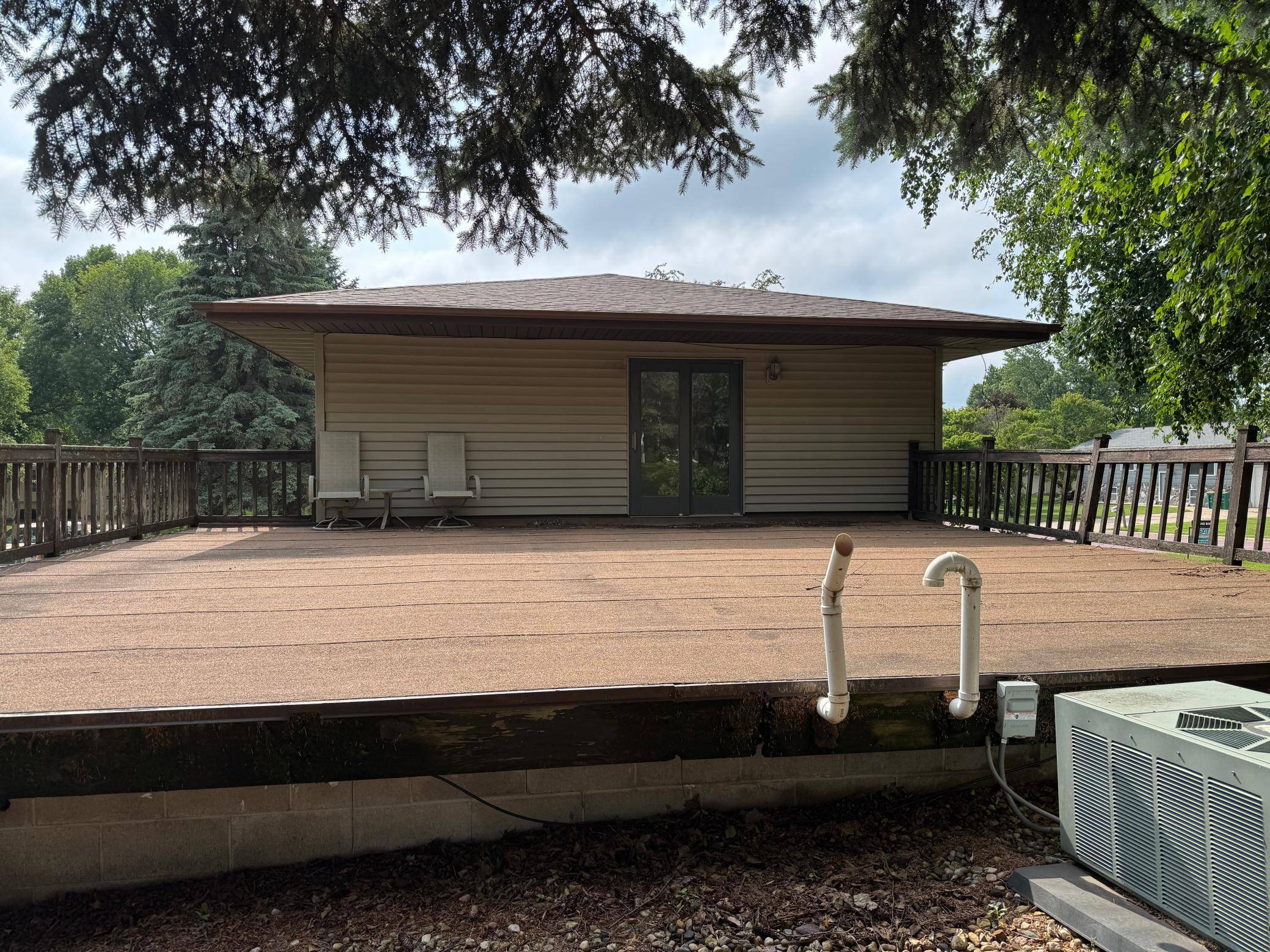 1525 Sayles DR, Jackson, MN 56143