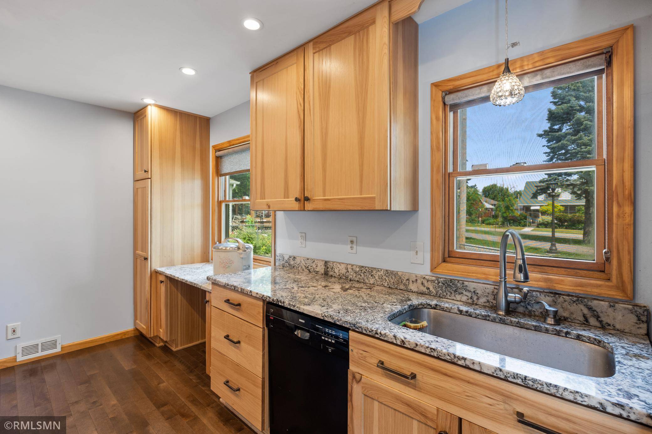 609 Nevada AVE E, Saint Paul, MN 55130
