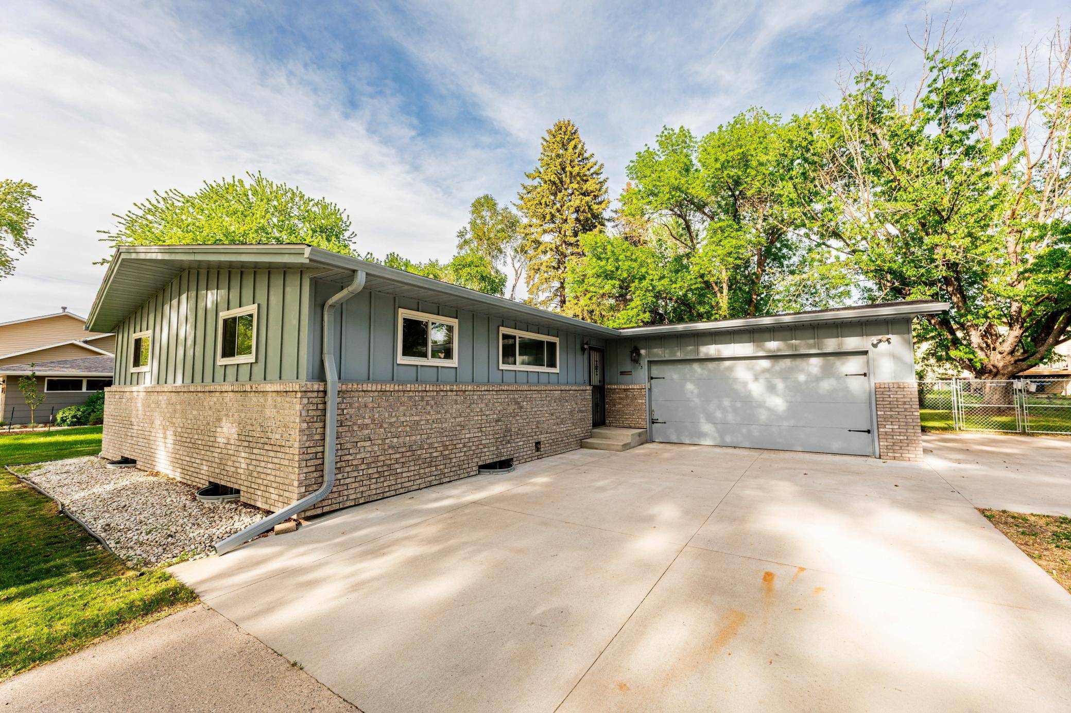 2853 2nd ST N, Fargo, ND 58102