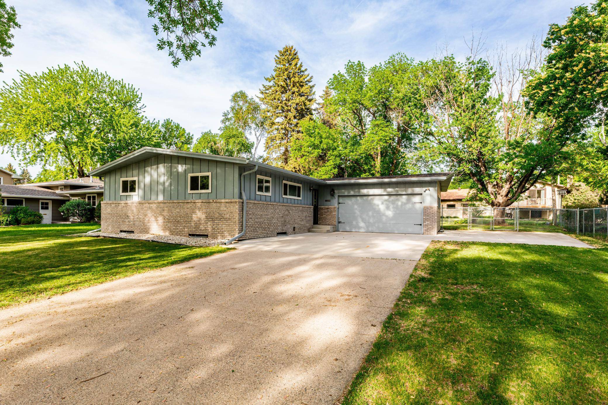 2853 2nd ST N, Fargo, ND 58102