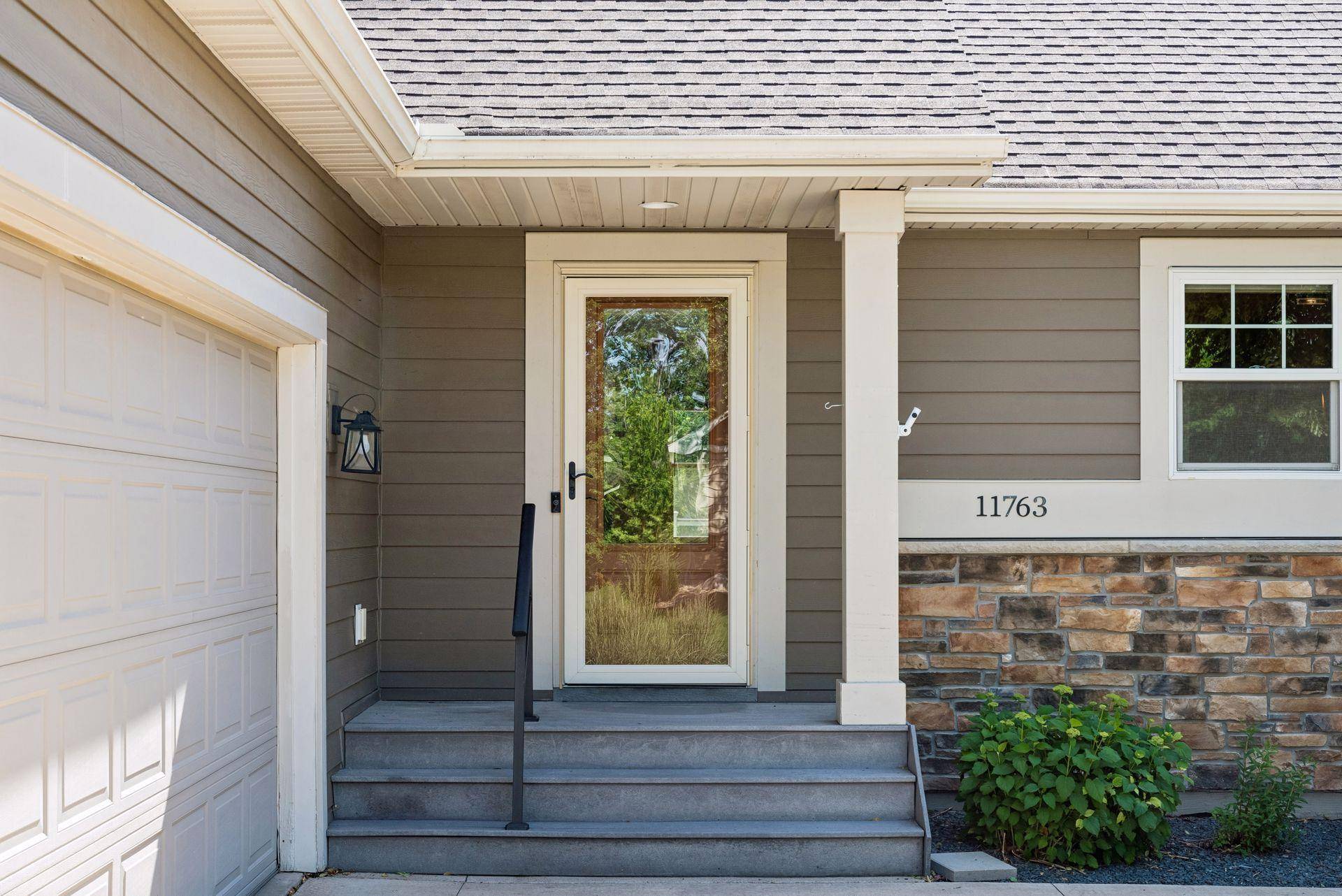 11763 Erskin CIR, Blaine, MN 55449