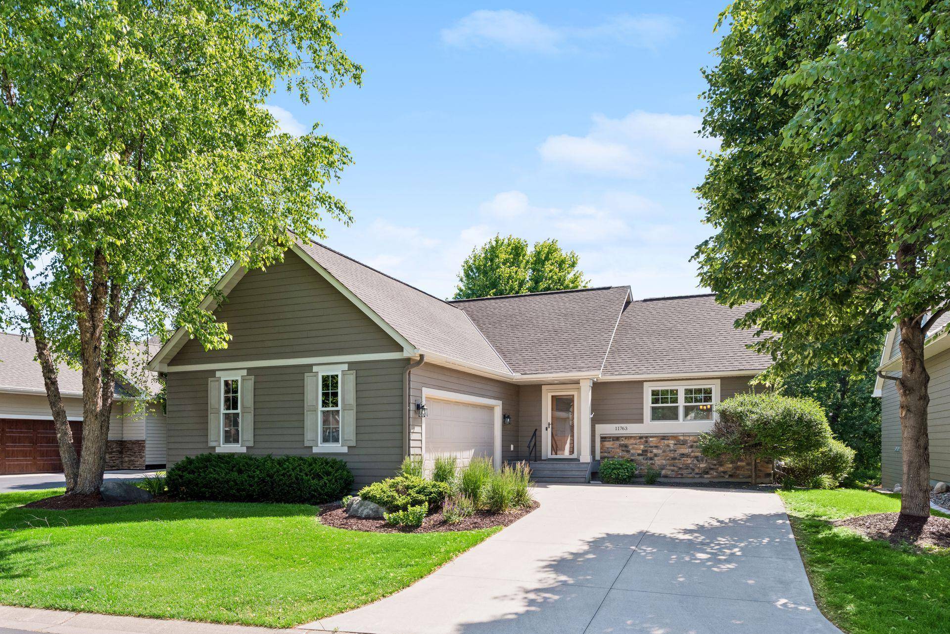 11763 Erskin CIR, Blaine, MN 55449