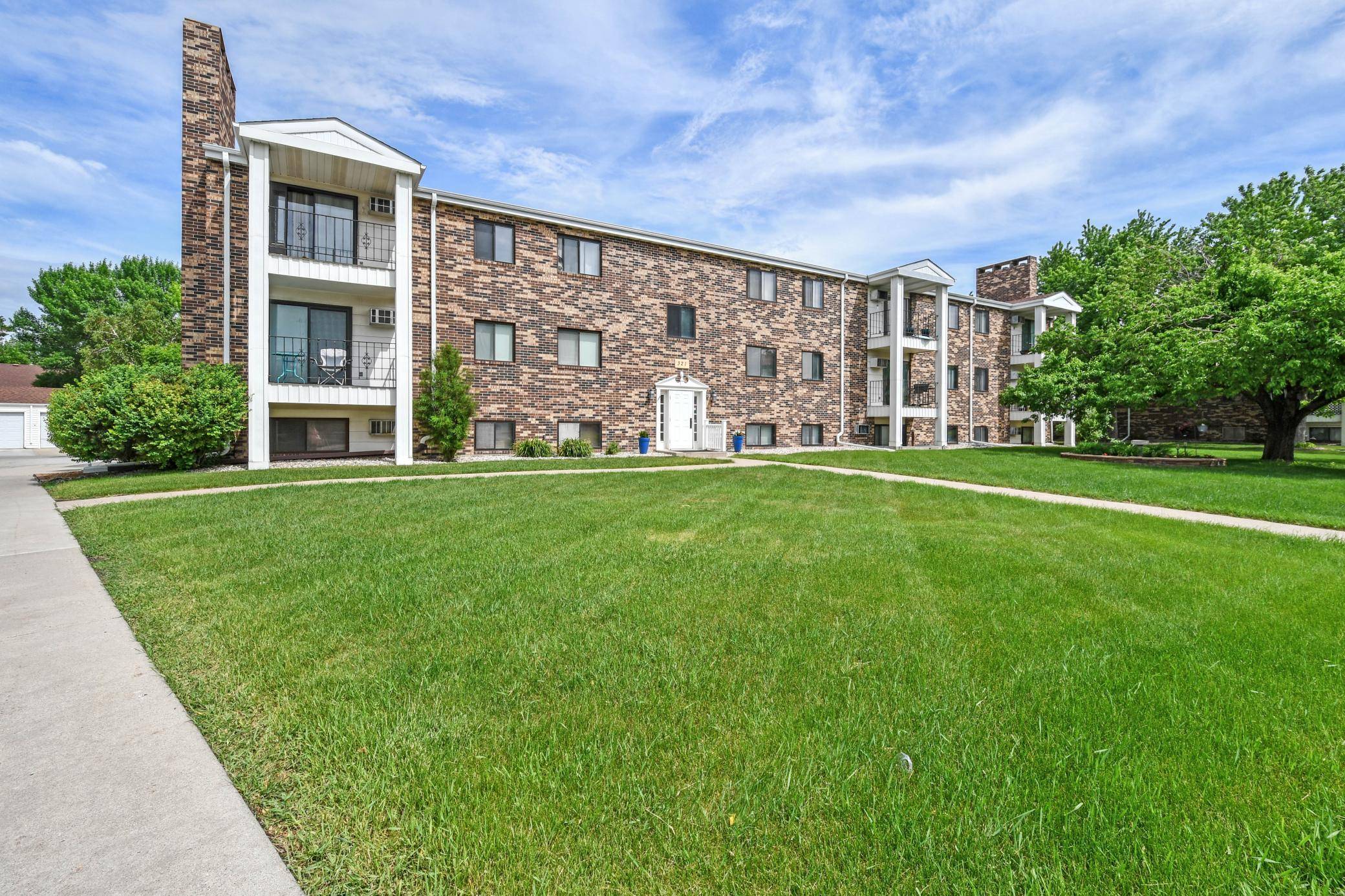 321 Prairiewood CIR S #304, Fargo, ND 58103