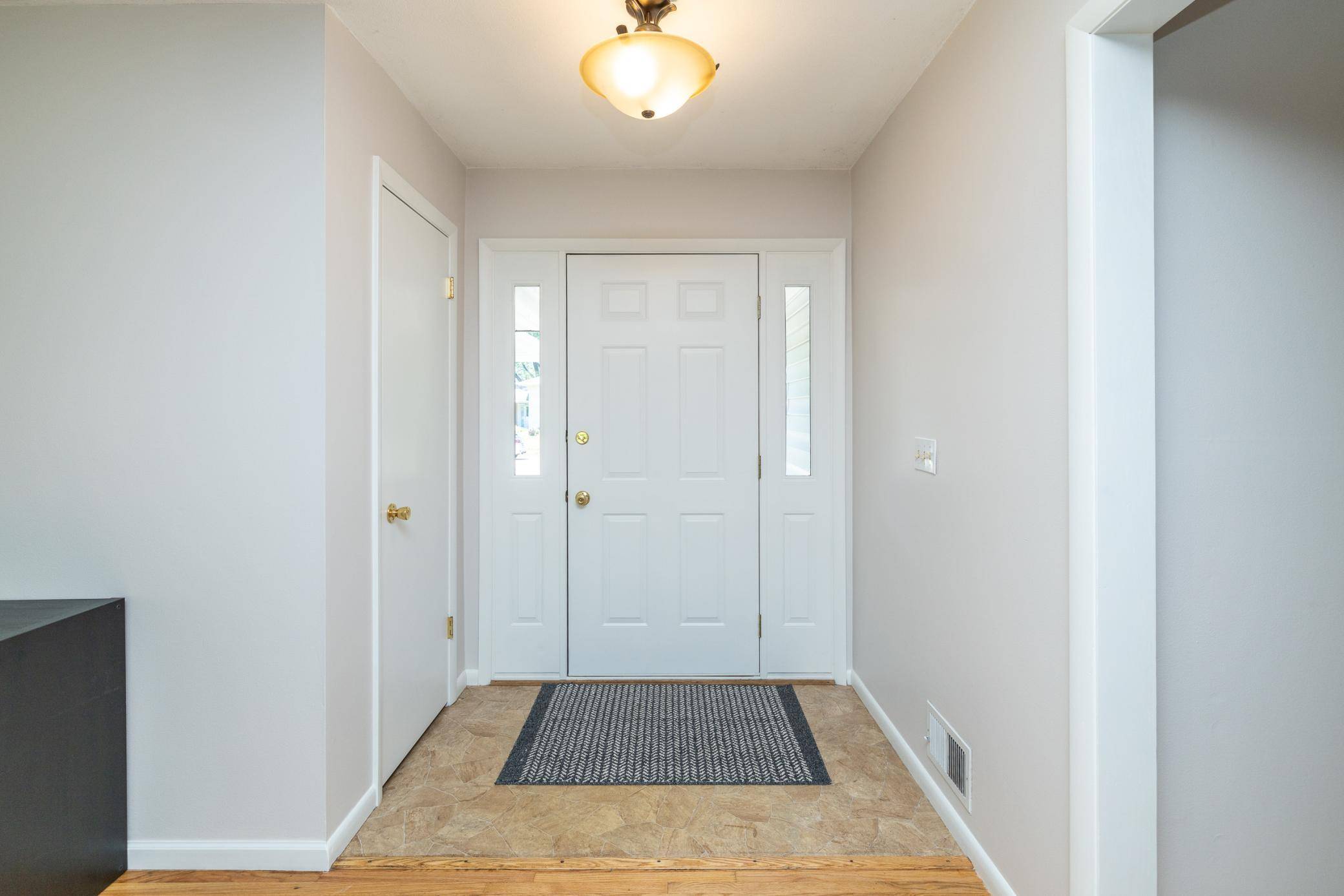 991 Cortland DR, Apple Valley, MN 55124