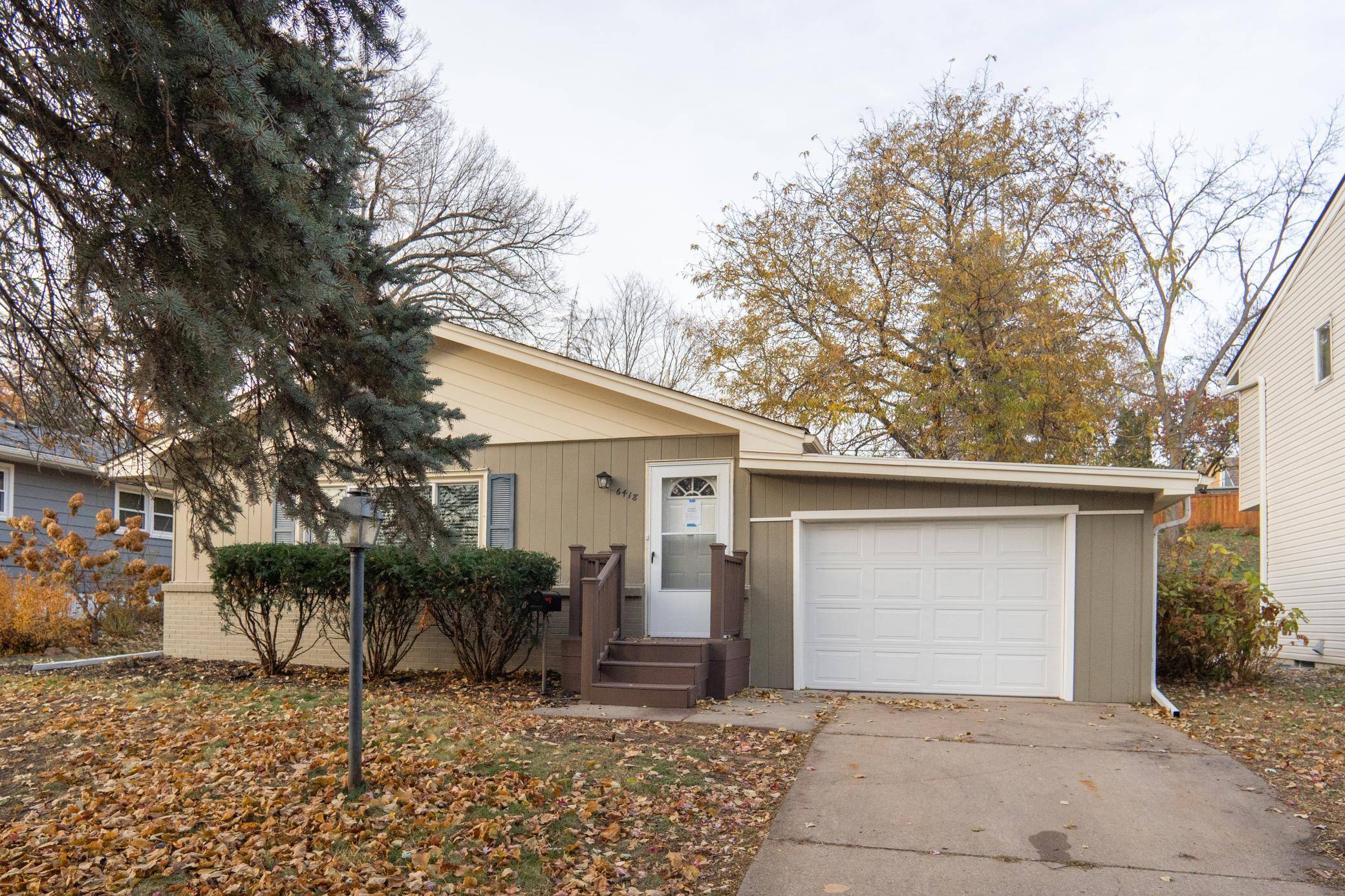 6418 Knoll ST N, Golden Valley, MN 55427
