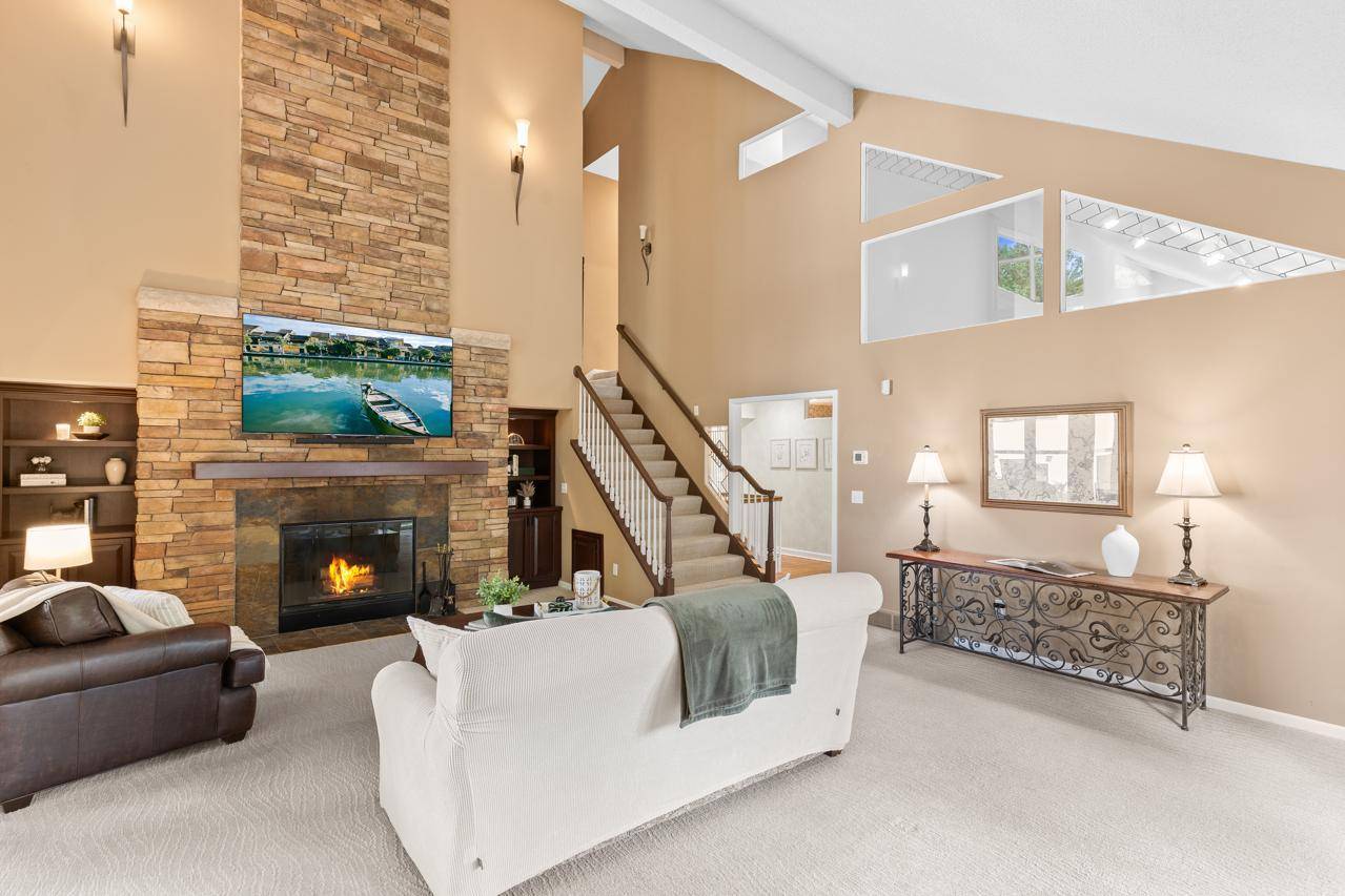 7708 Stonewood CT, Edina, MN 55439