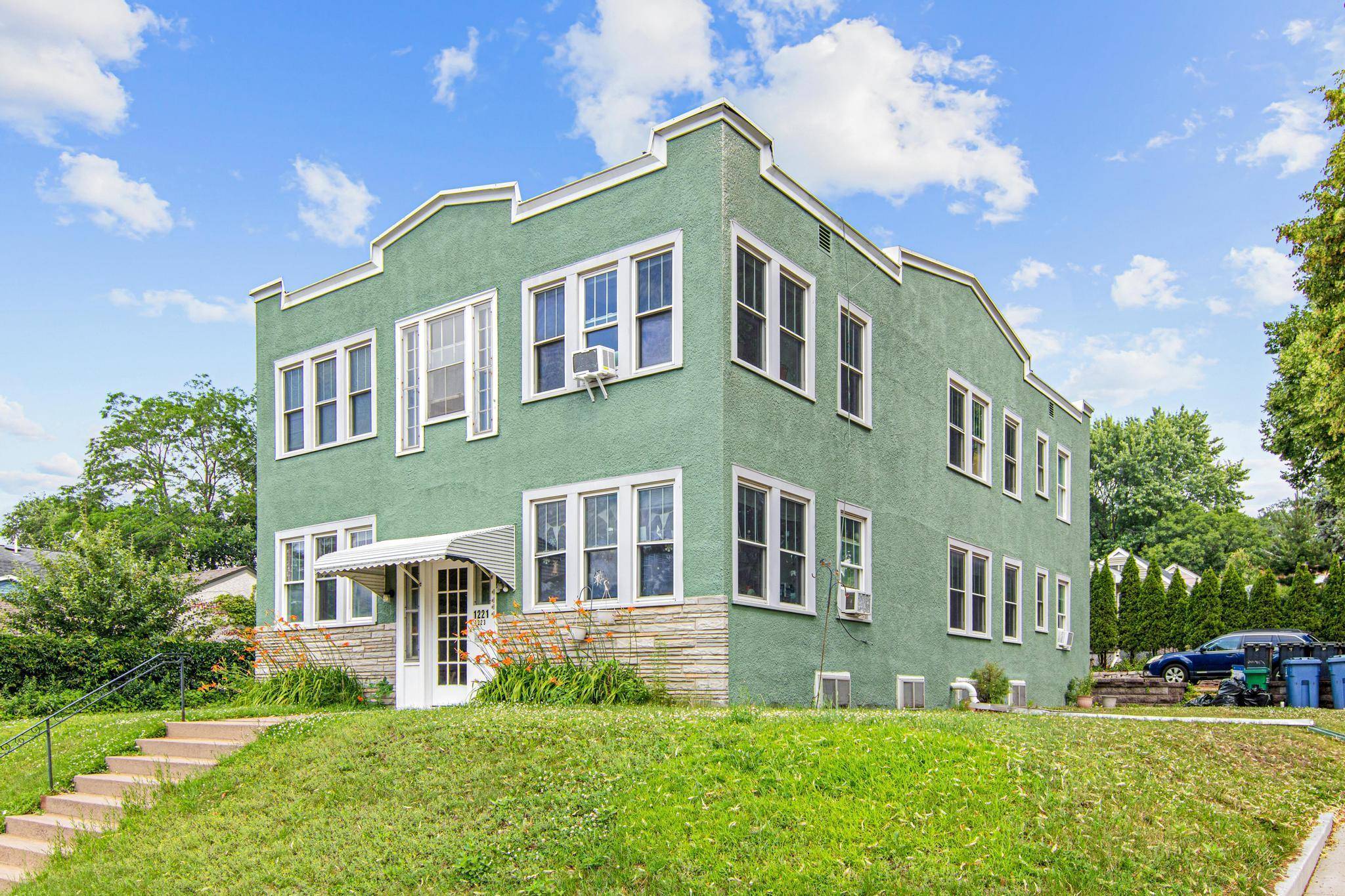 1221 29th AVE NE, Minneapolis, MN 55418