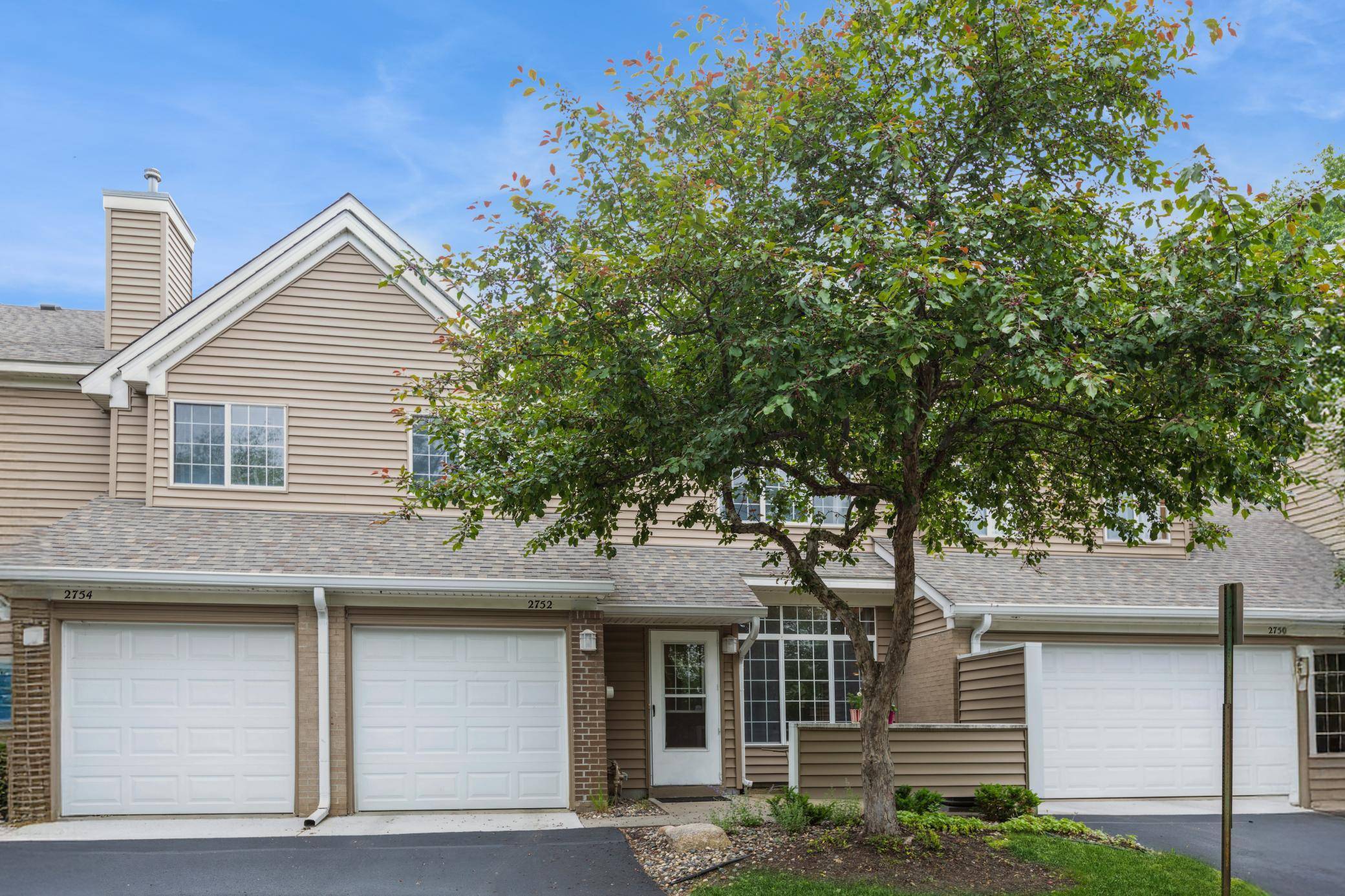 2752 Autumnwood LN, Minnetonka, MN 55305