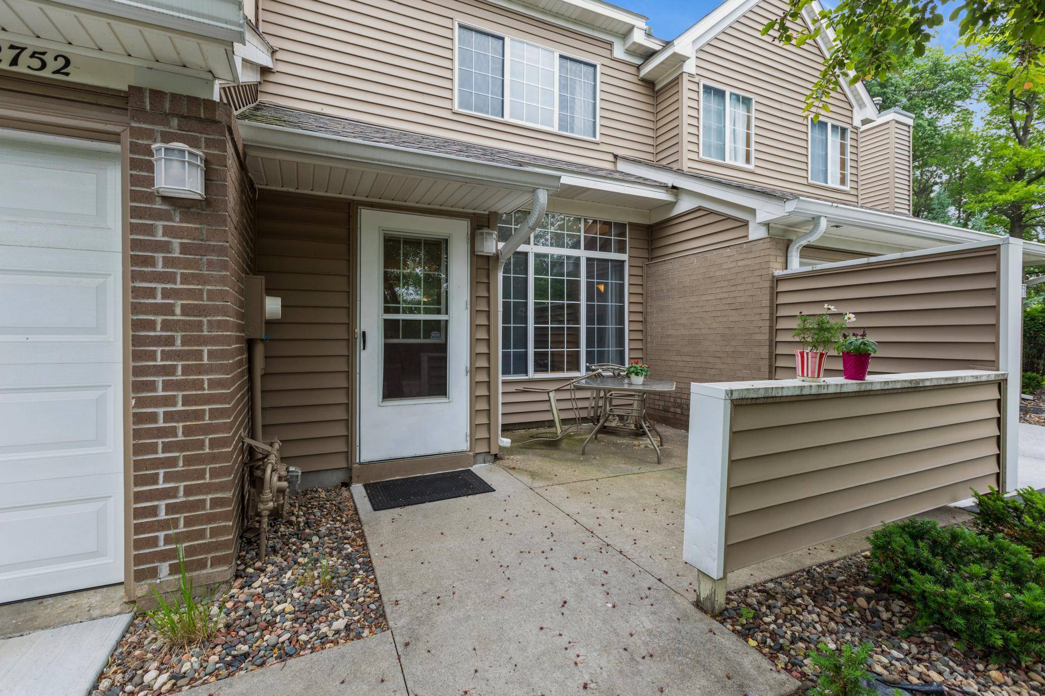 2752 Autumnwood LN, Minnetonka, MN 55305