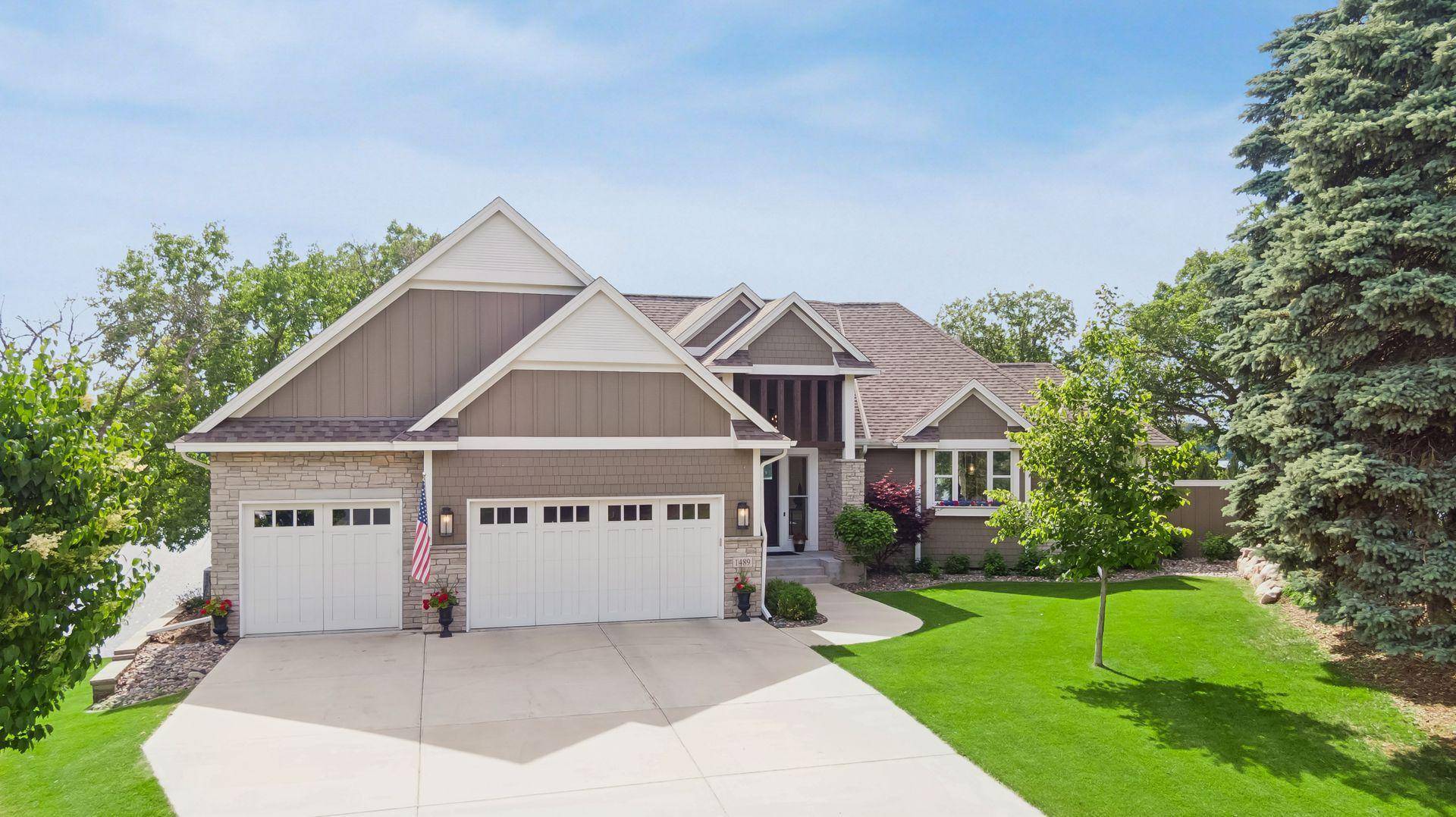 1489 Bussard CT, Arden Hills, MN 55112