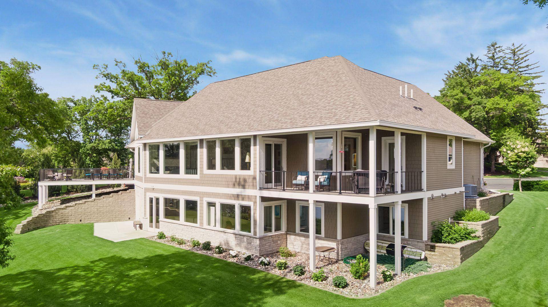1489 Bussard CT, Arden Hills, MN 55112