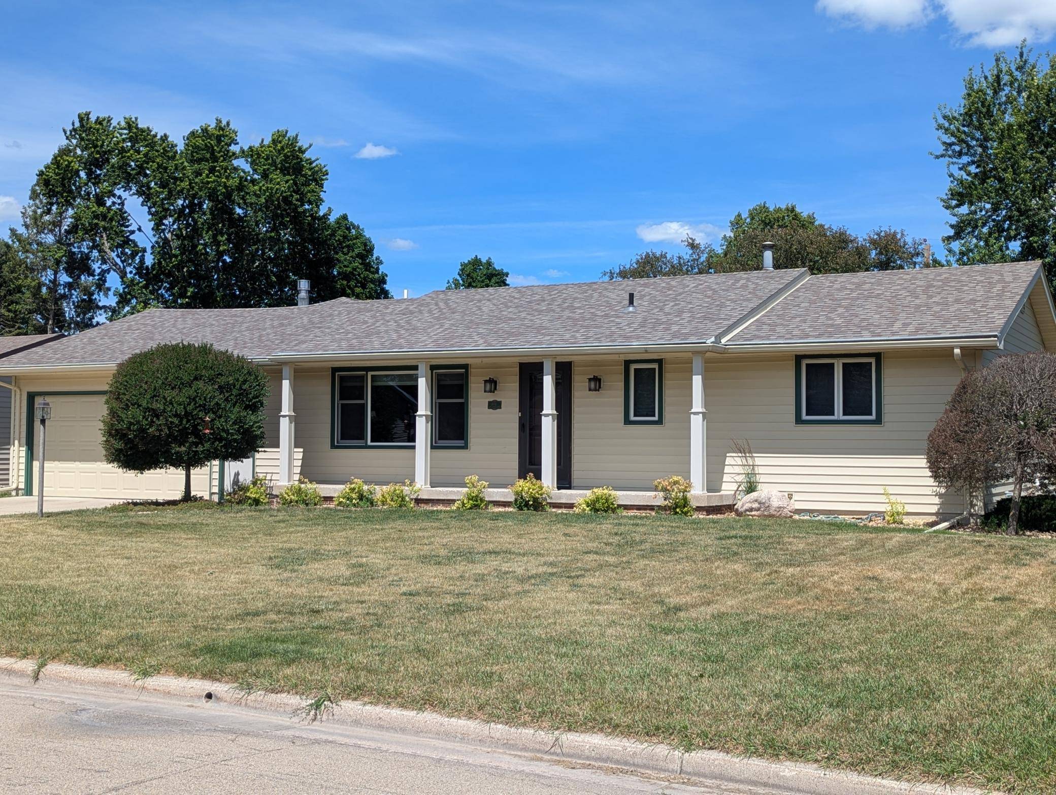 1111 Skylark LN, Albert Lea, MN 56007