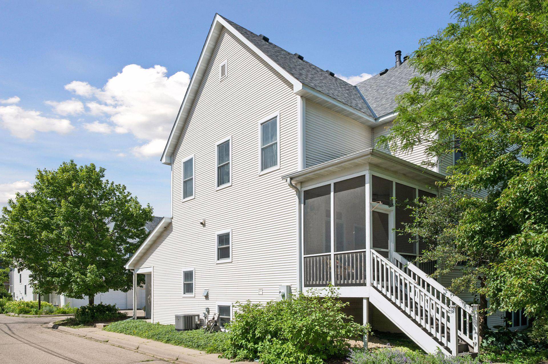 2433 Columbus CT, Minneapolis, MN 55404