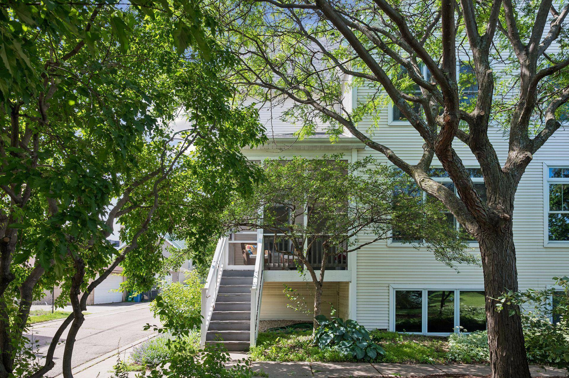 2433 Columbus CT, Minneapolis, MN 55404