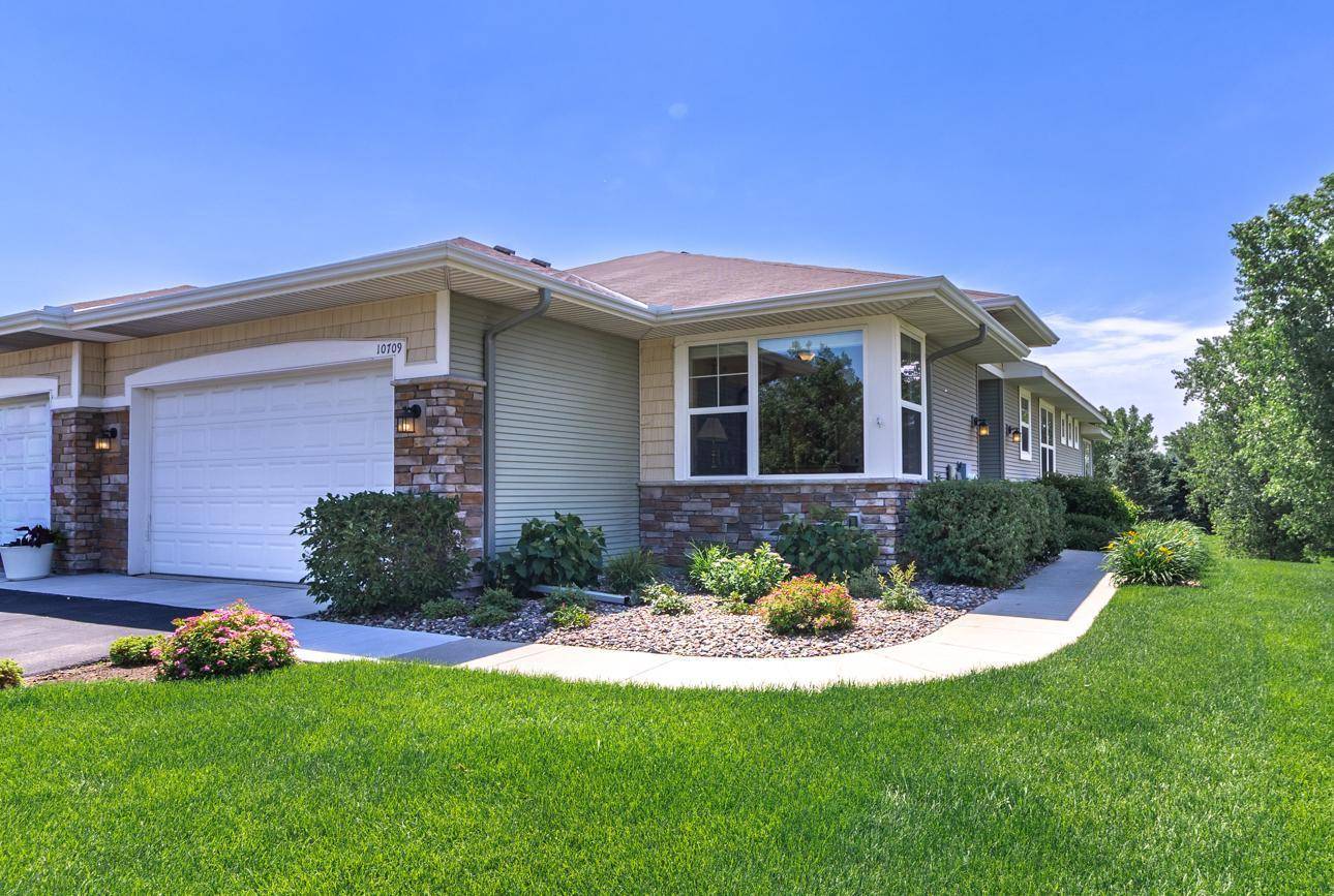 10709 Kingsfield LN, Woodbury, MN 55129