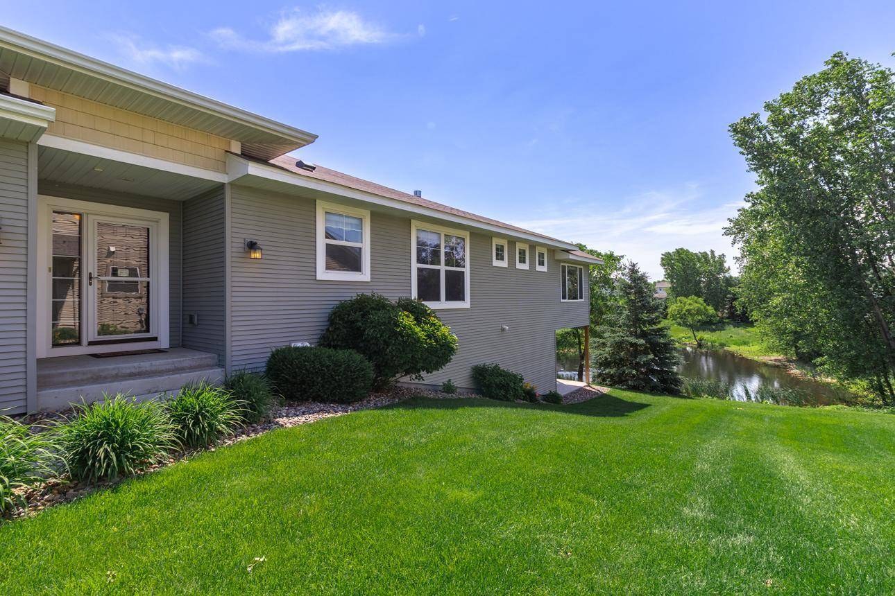 10709 Kingsfield LN, Woodbury, MN 55129