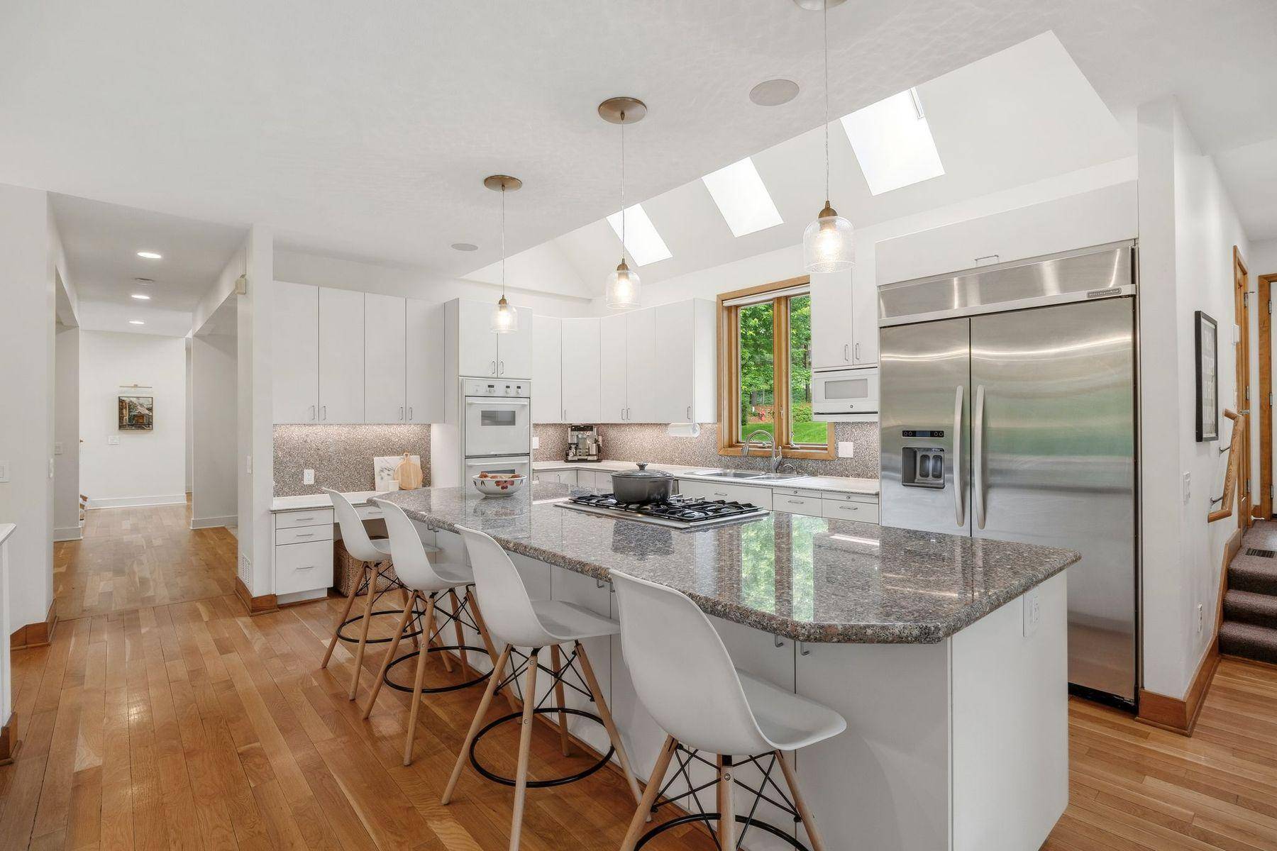 5429 Vining Point RD, Minnetonka, MN 55345