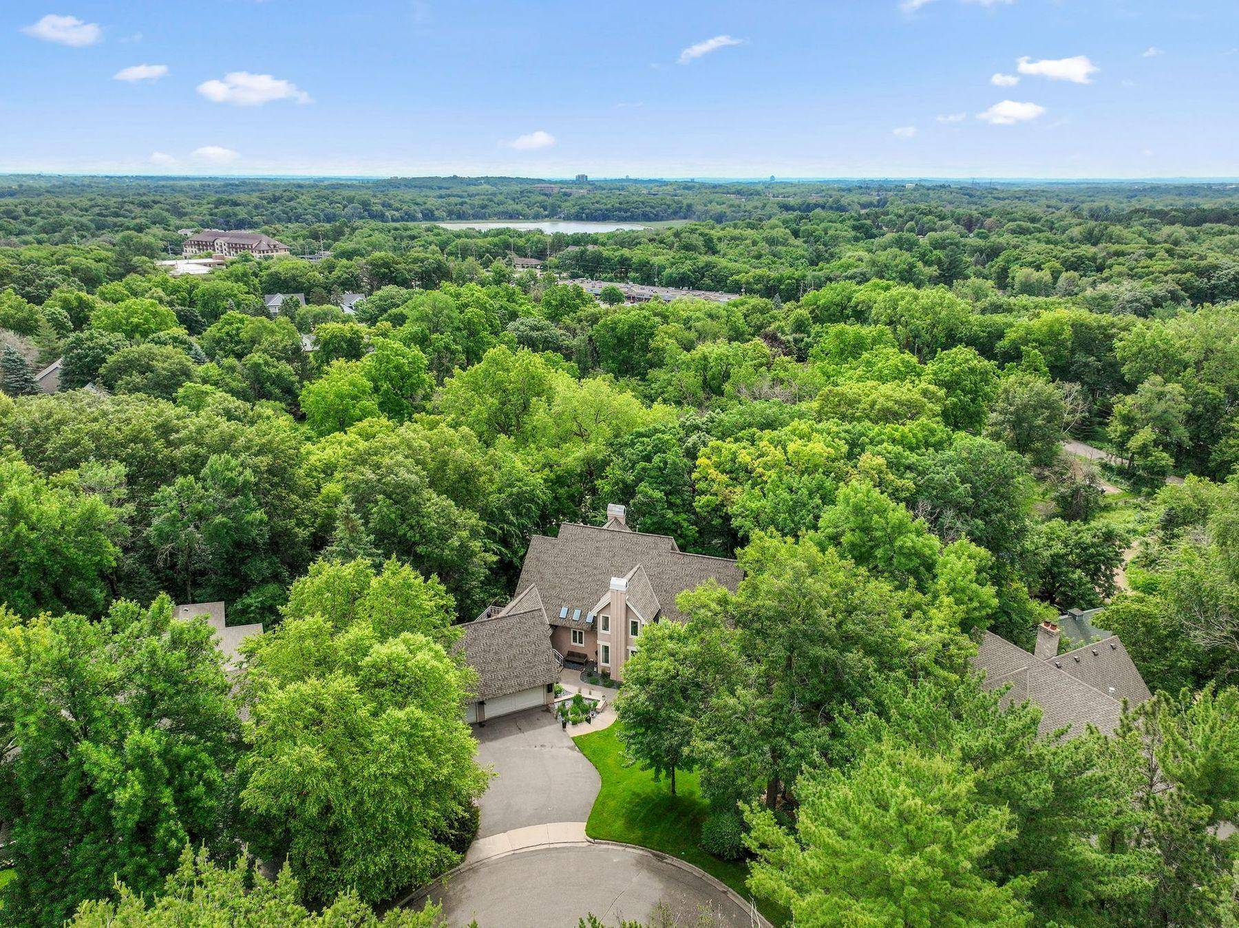 5429 Vining Point RD, Minnetonka, MN 55345