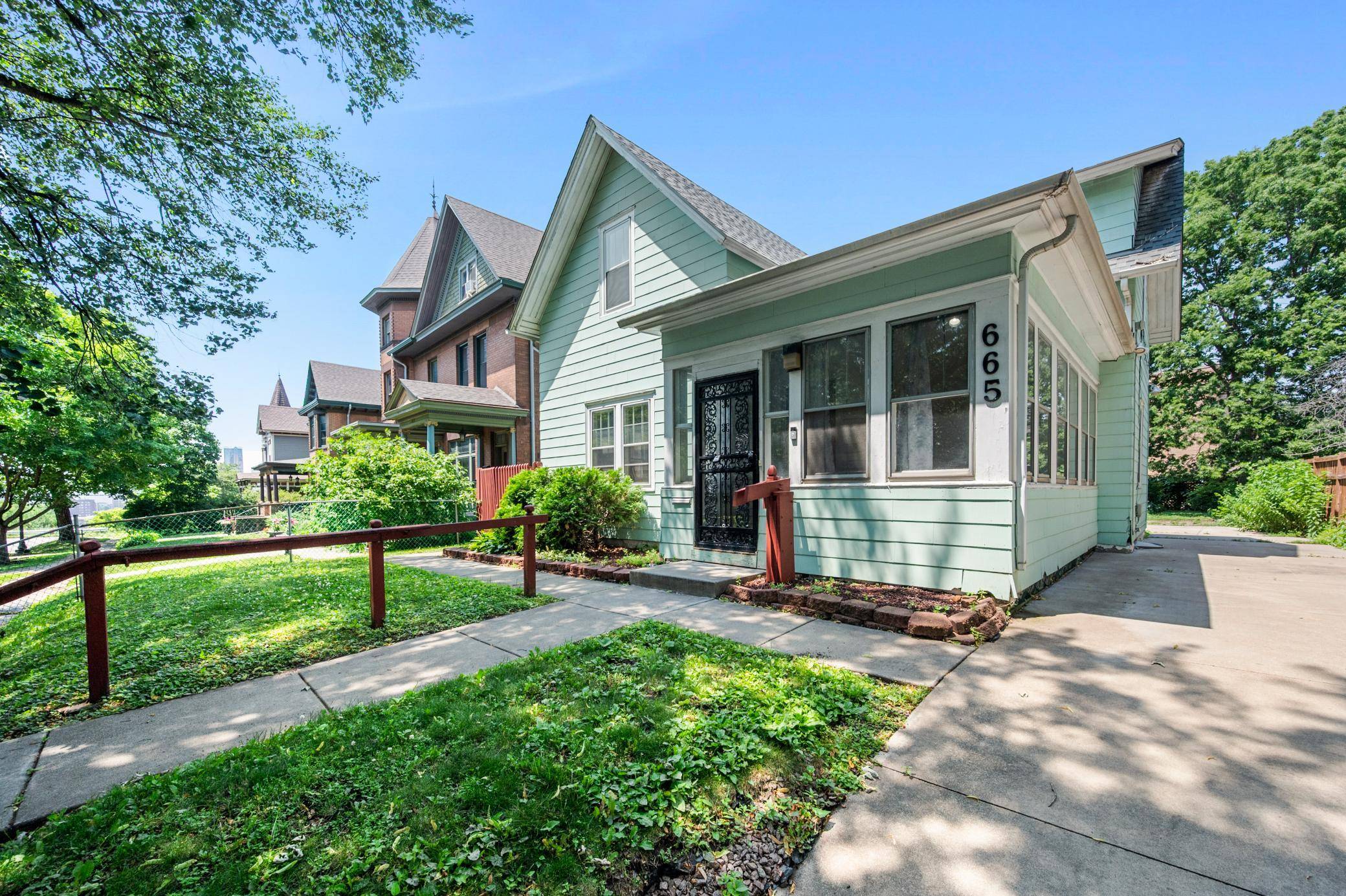 665 5th ST E, Saint Paul, MN 55106