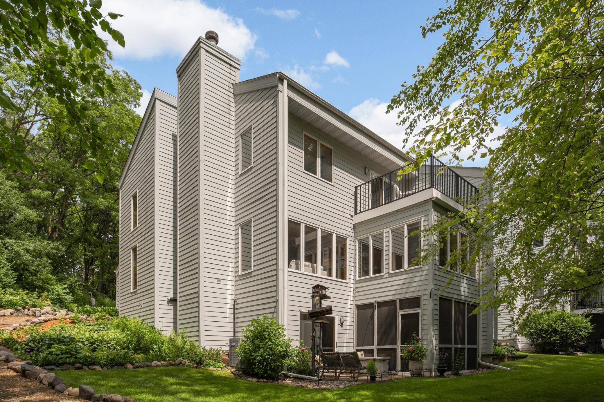 14463 Stewart LN, Minnetonka, MN 55345