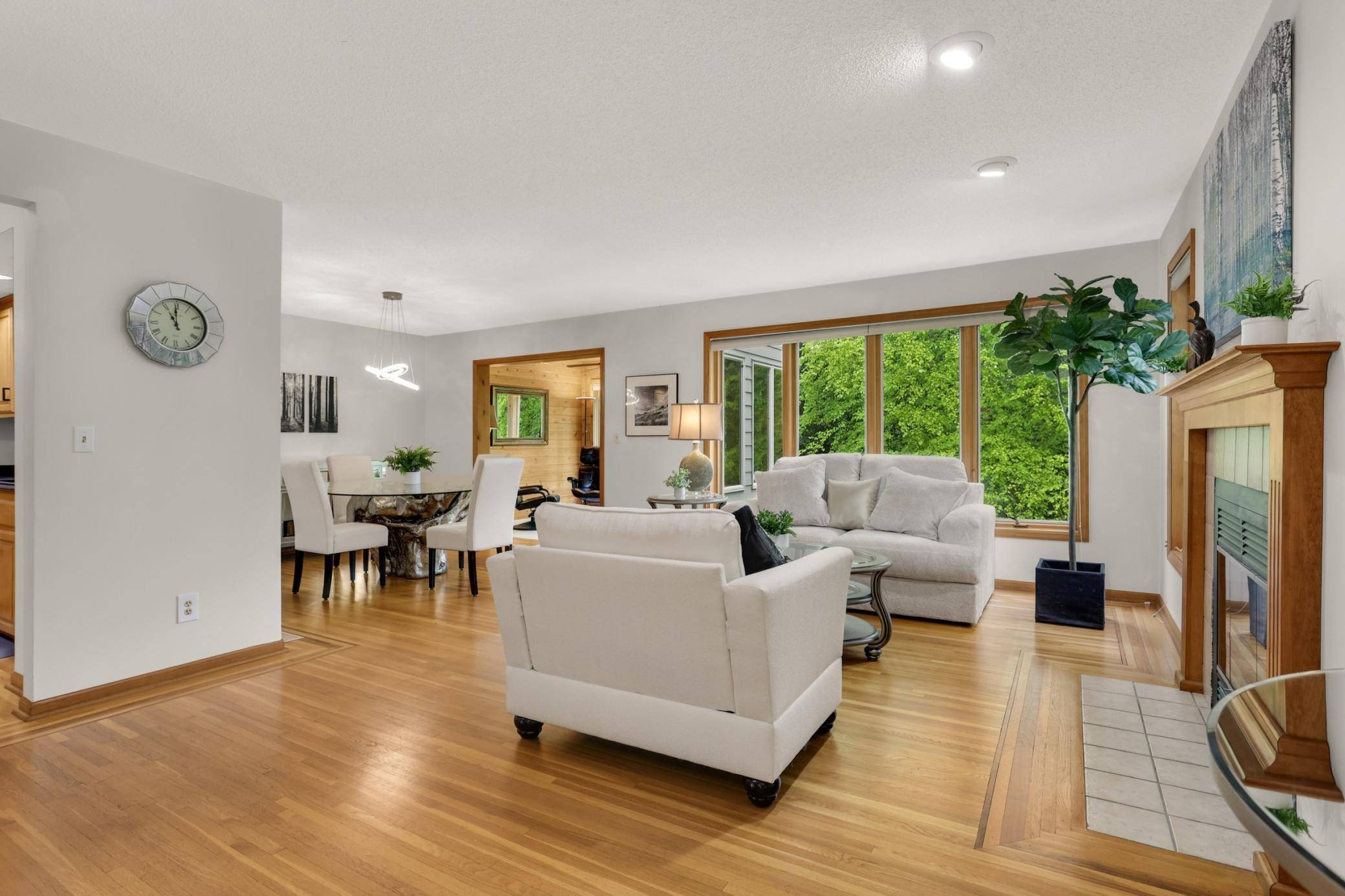 14463 Stewart LN, Minnetonka, MN 55345