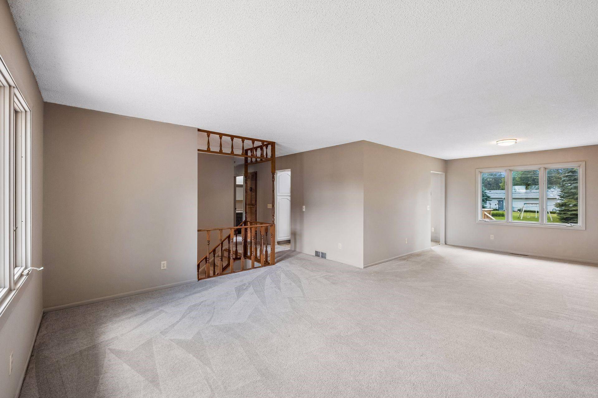 1790 Crestridge LN, Eagan, MN 55122