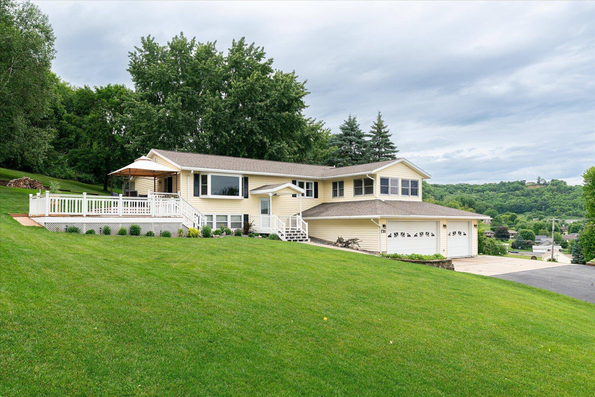 731 N 4th ST, La Crescent, MN 55947