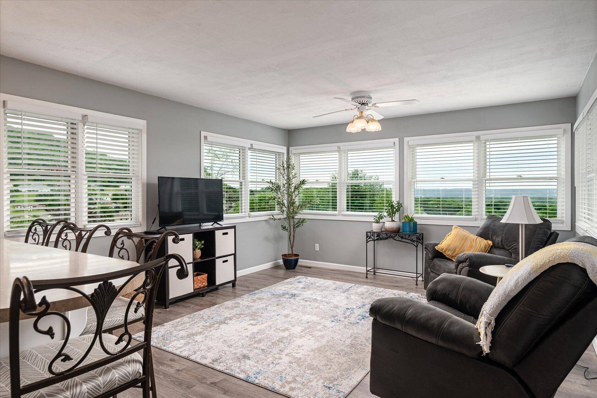 731 N 4th ST, La Crescent, MN 55947
