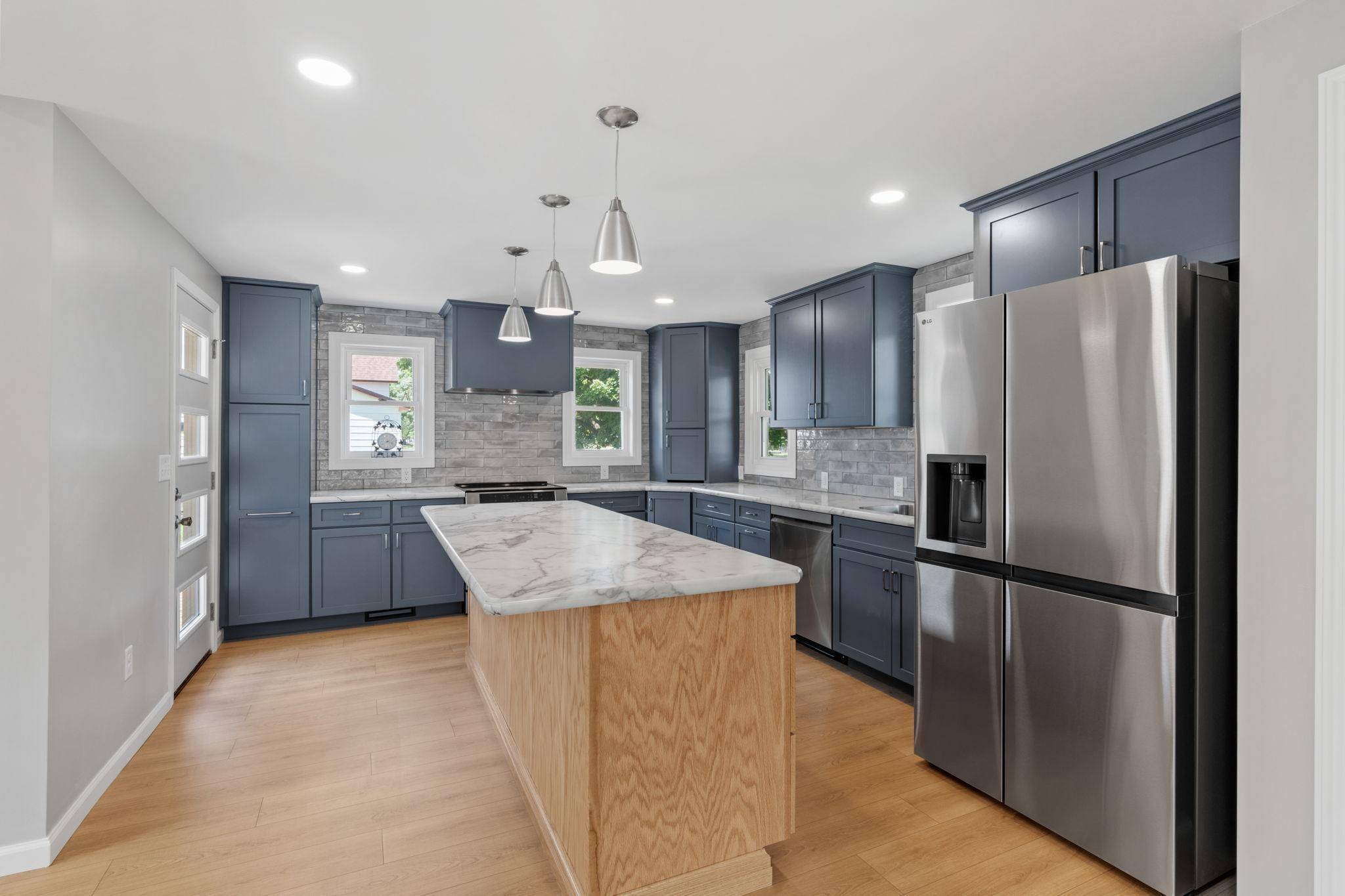 720 Fir AVE, Bird Island, MN 55310