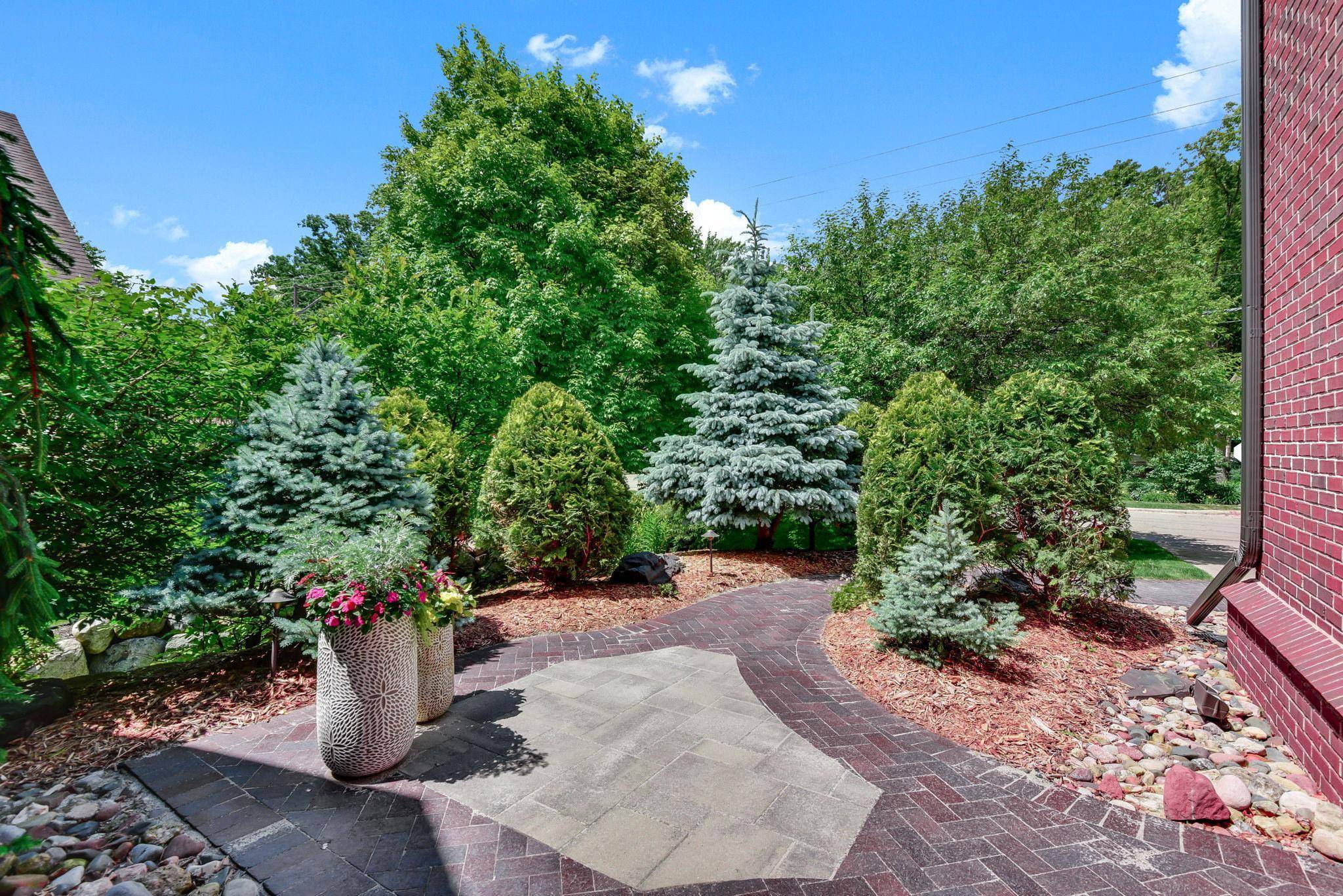 6511 Belmore LN, Edina, MN 55343