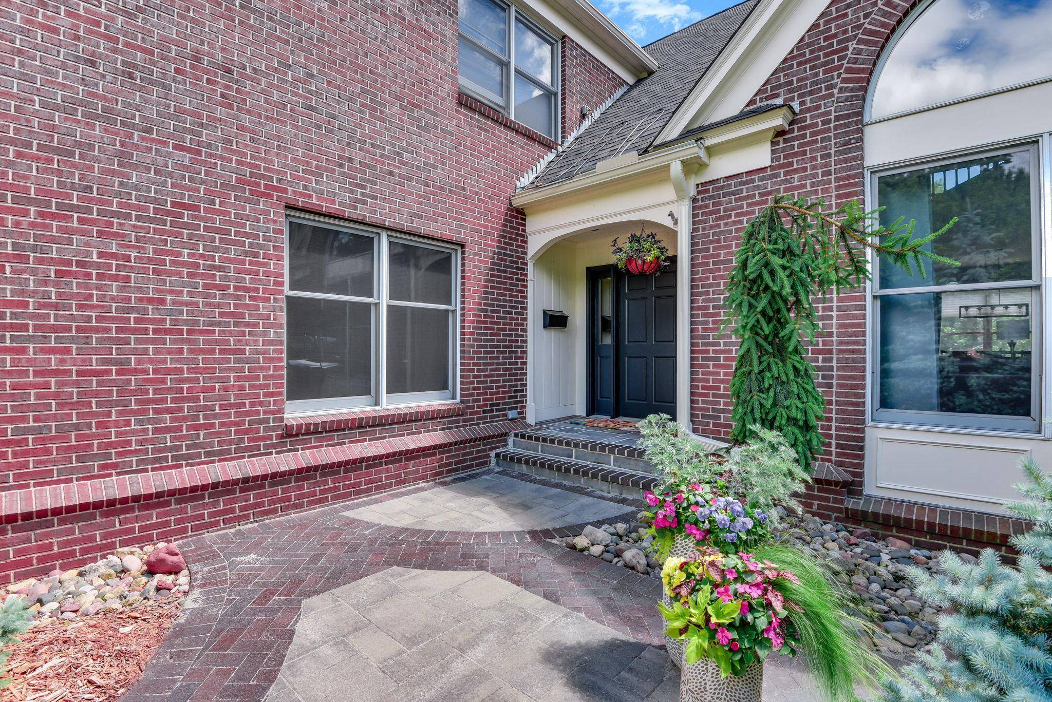 6511 Belmore LN, Edina, MN 55343