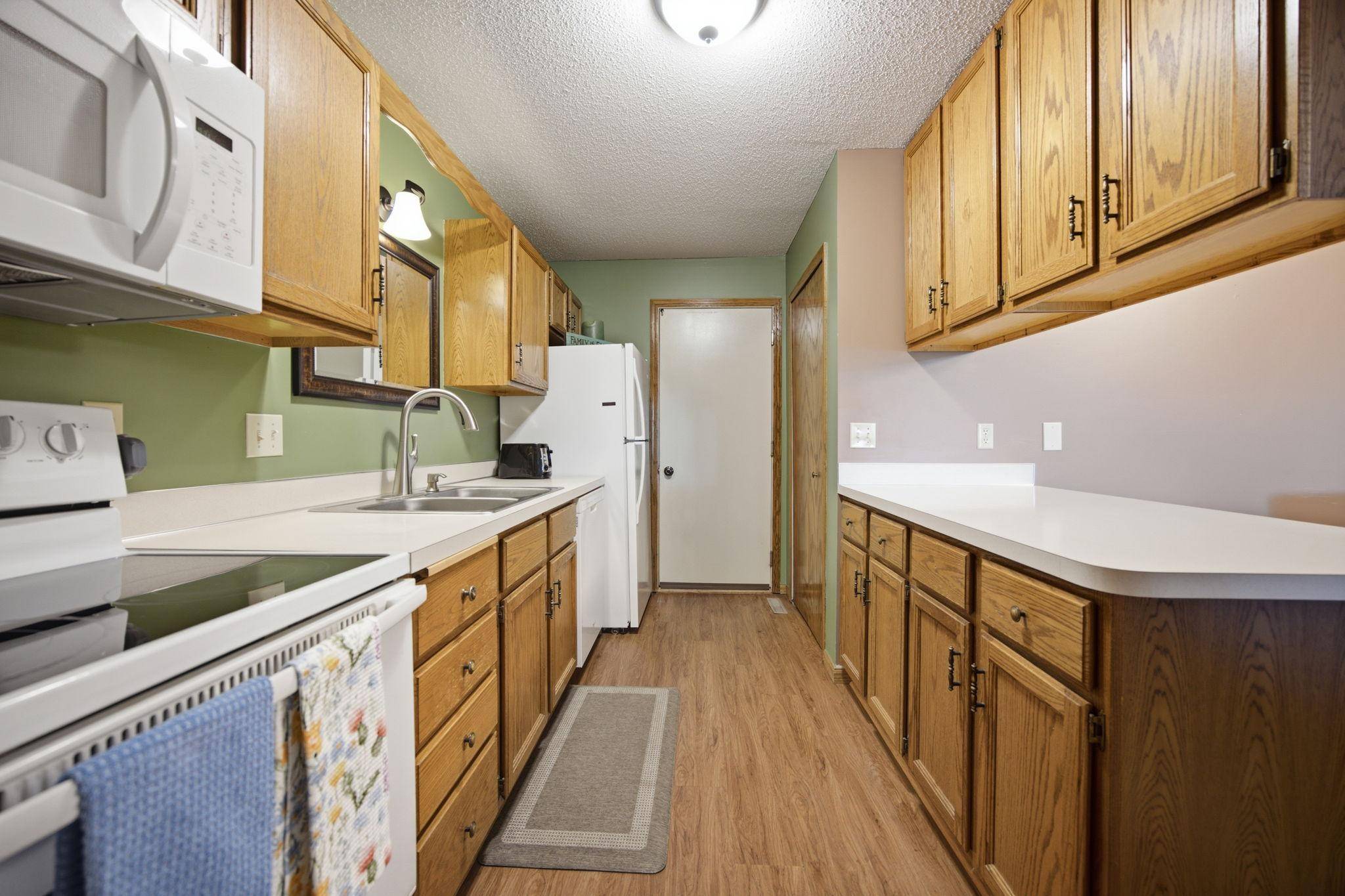 14000 44th PL N #2, Plymouth, MN 55446