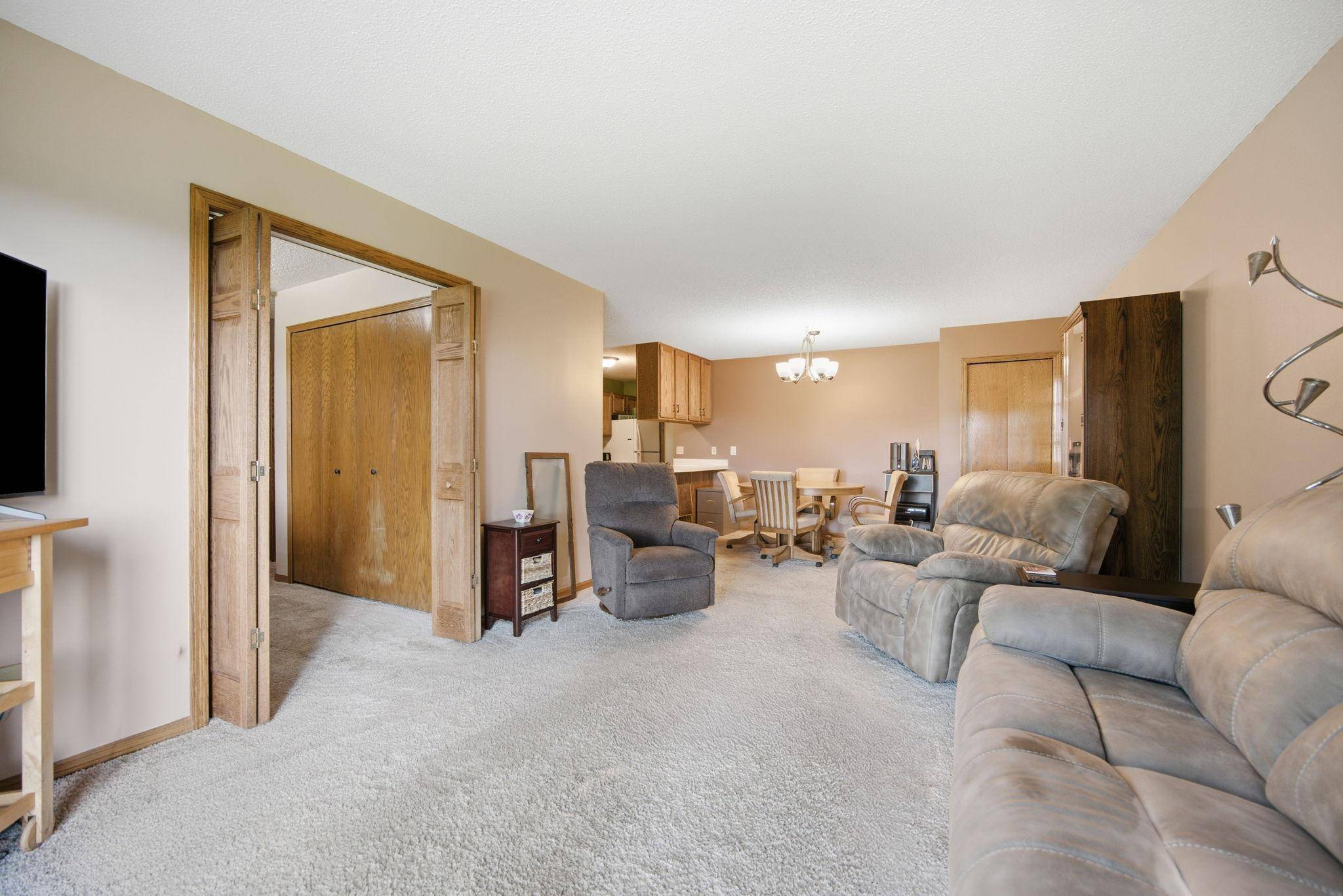 14000 44th PL N #2, Plymouth, MN 55446