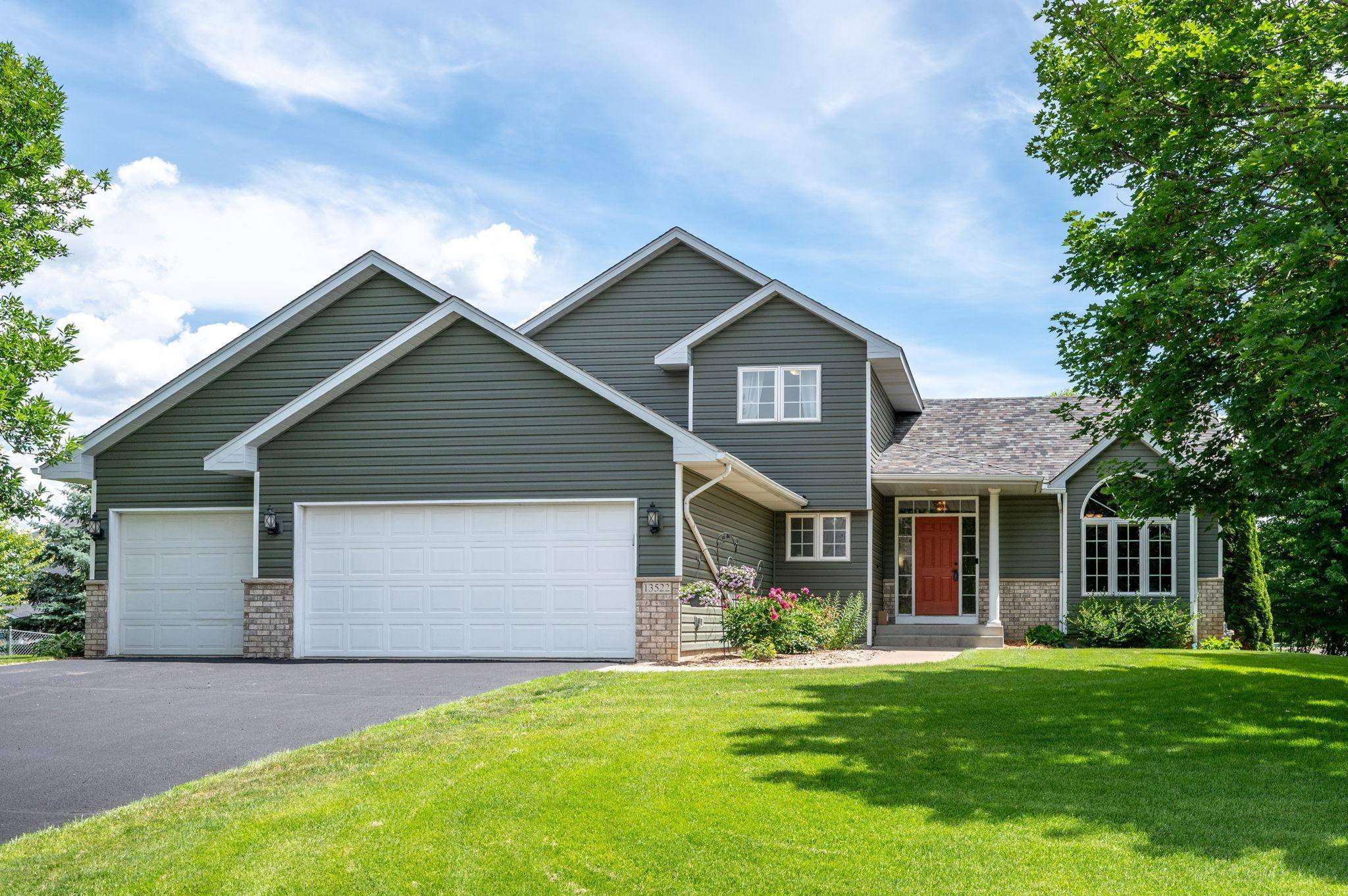 13522 Oakwood DR, Rogers, MN 55374