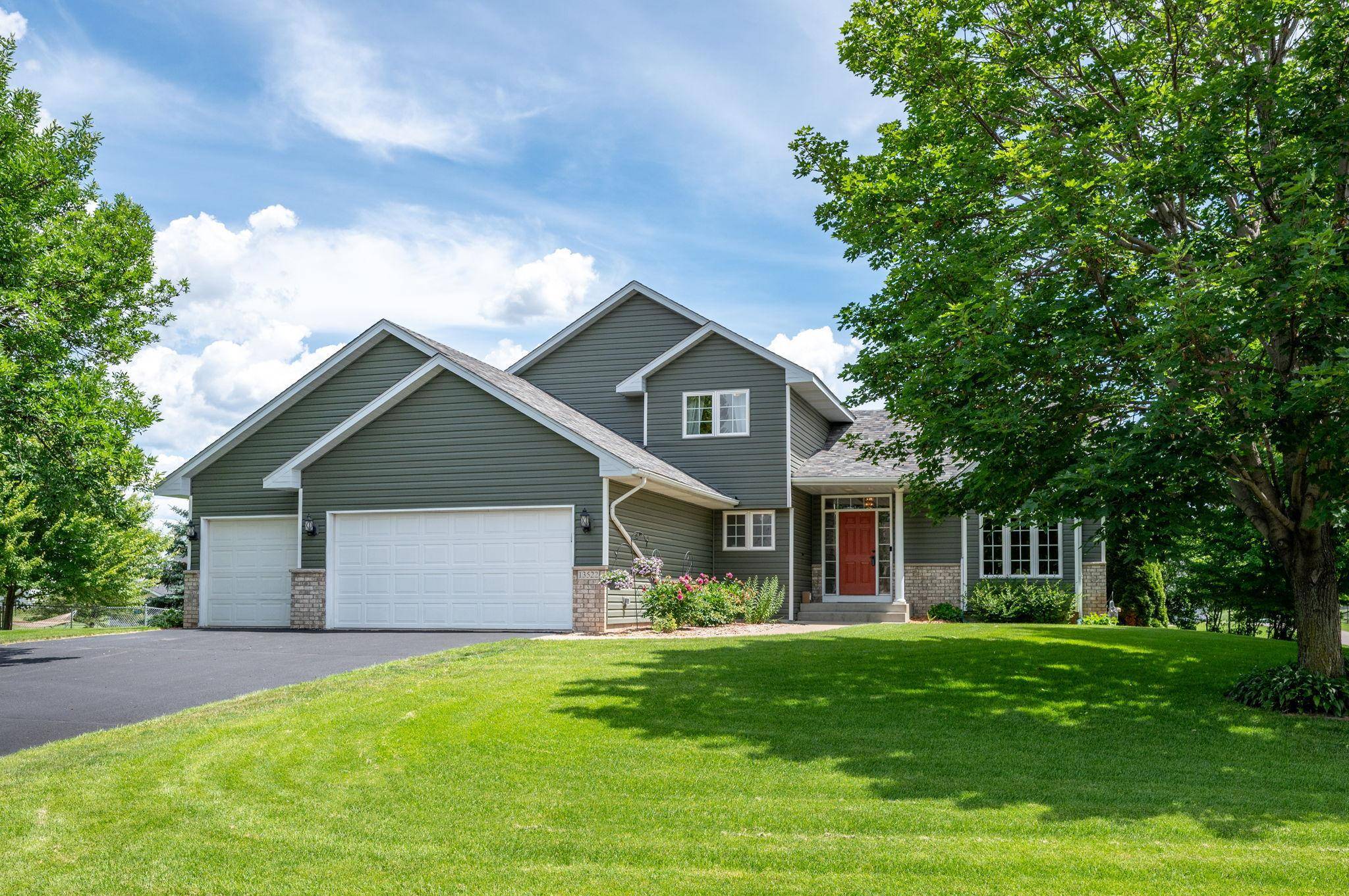 13522 Oakwood DR, Rogers, MN 55374