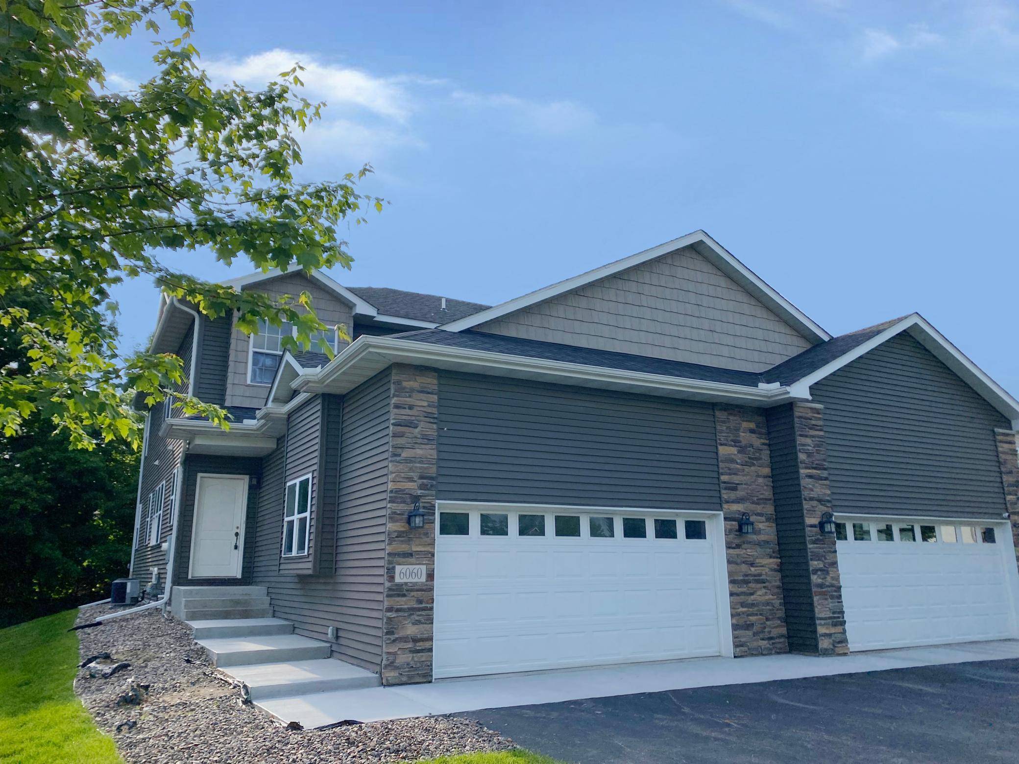 6060 Boulder Ridge DR, Rockford, MN 55373