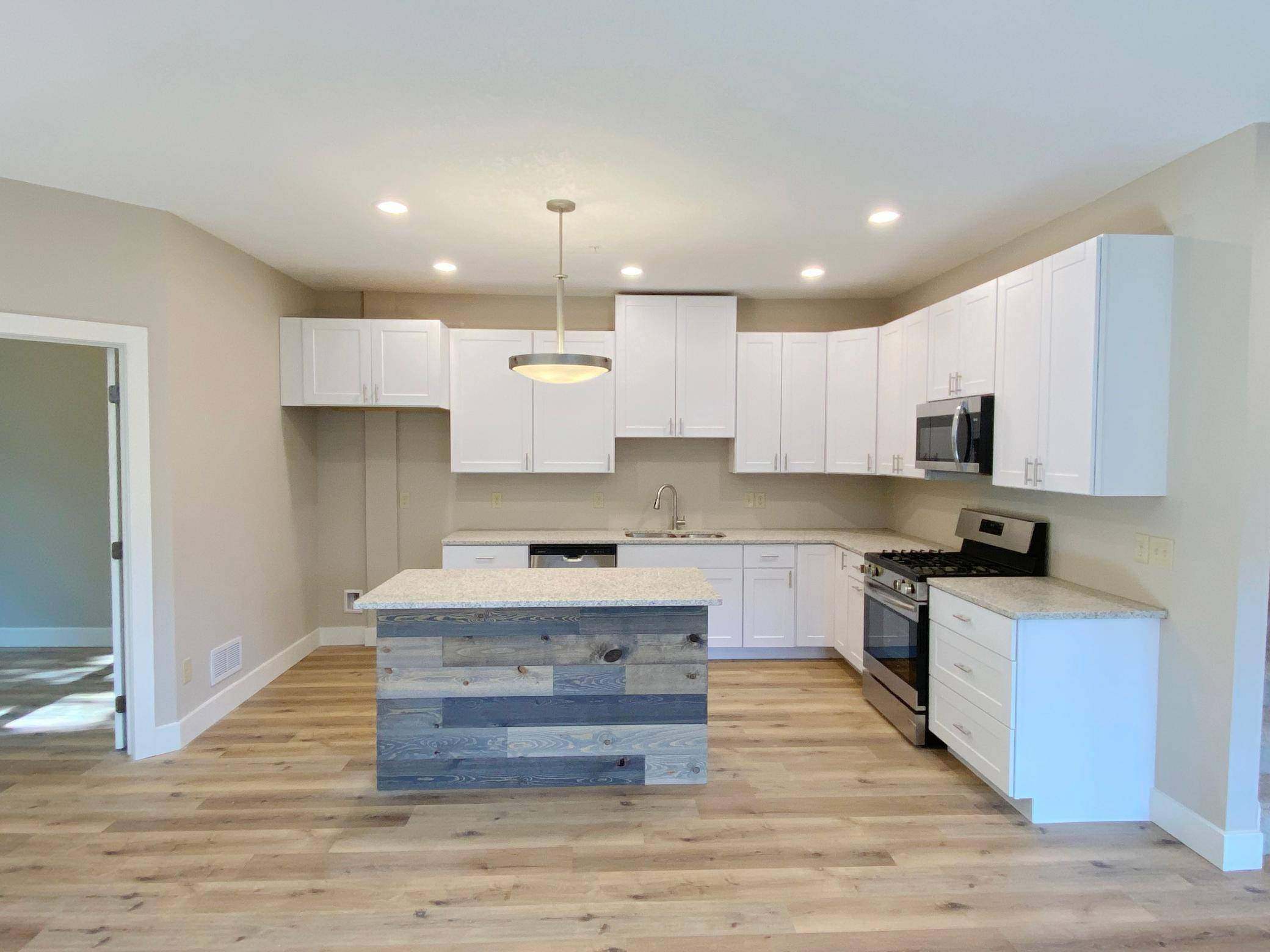6060 Boulder Ridge DR, Rockford, MN 55373