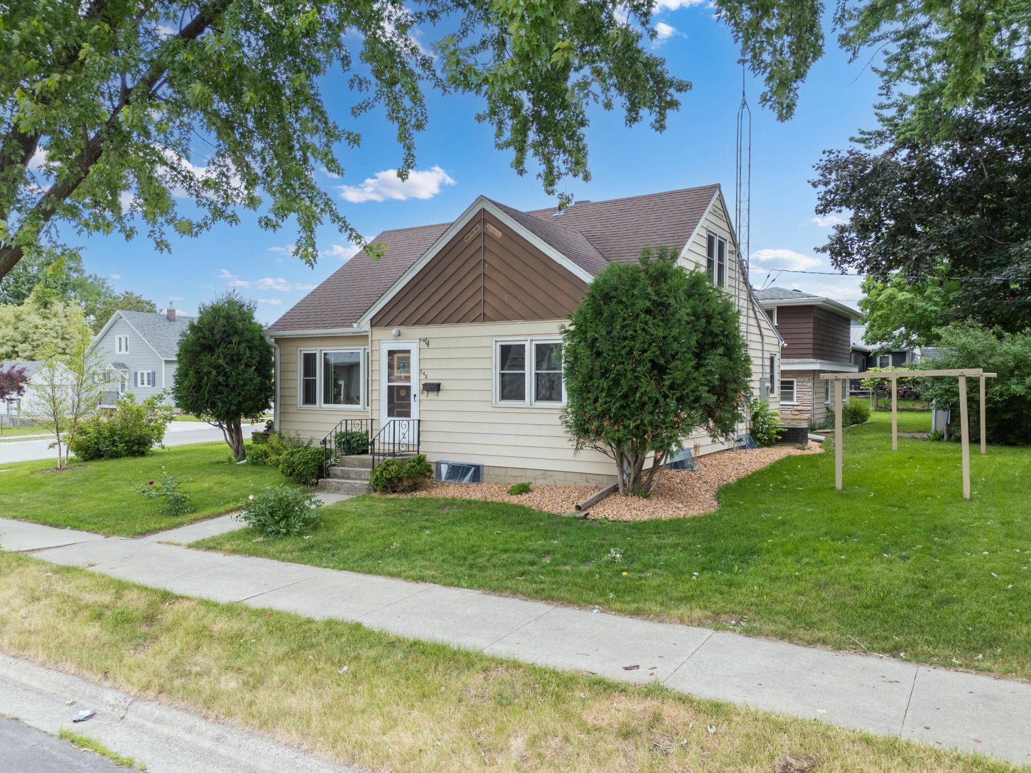 145 6th ST NW, Plainview, MN 55964