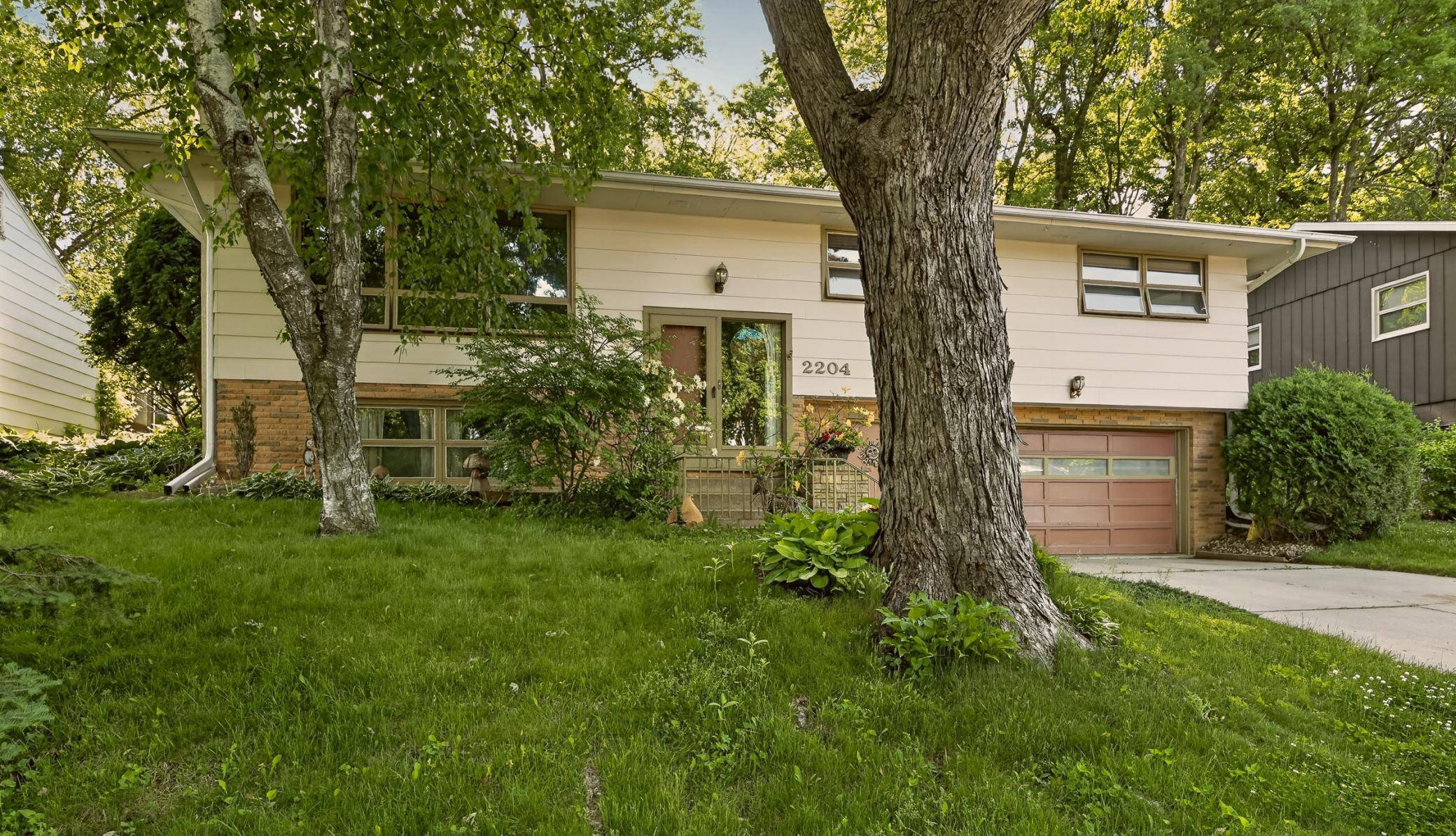 2204 11th AVE NW, Rochester, MN 55901