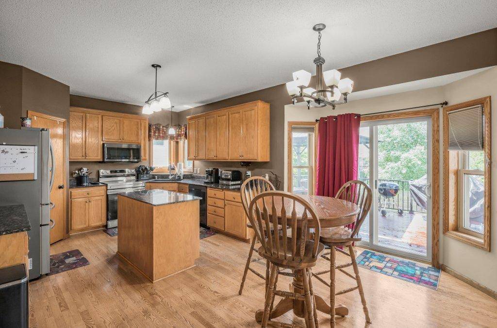 2051 River Bend TRL, Mayer, MN 55360