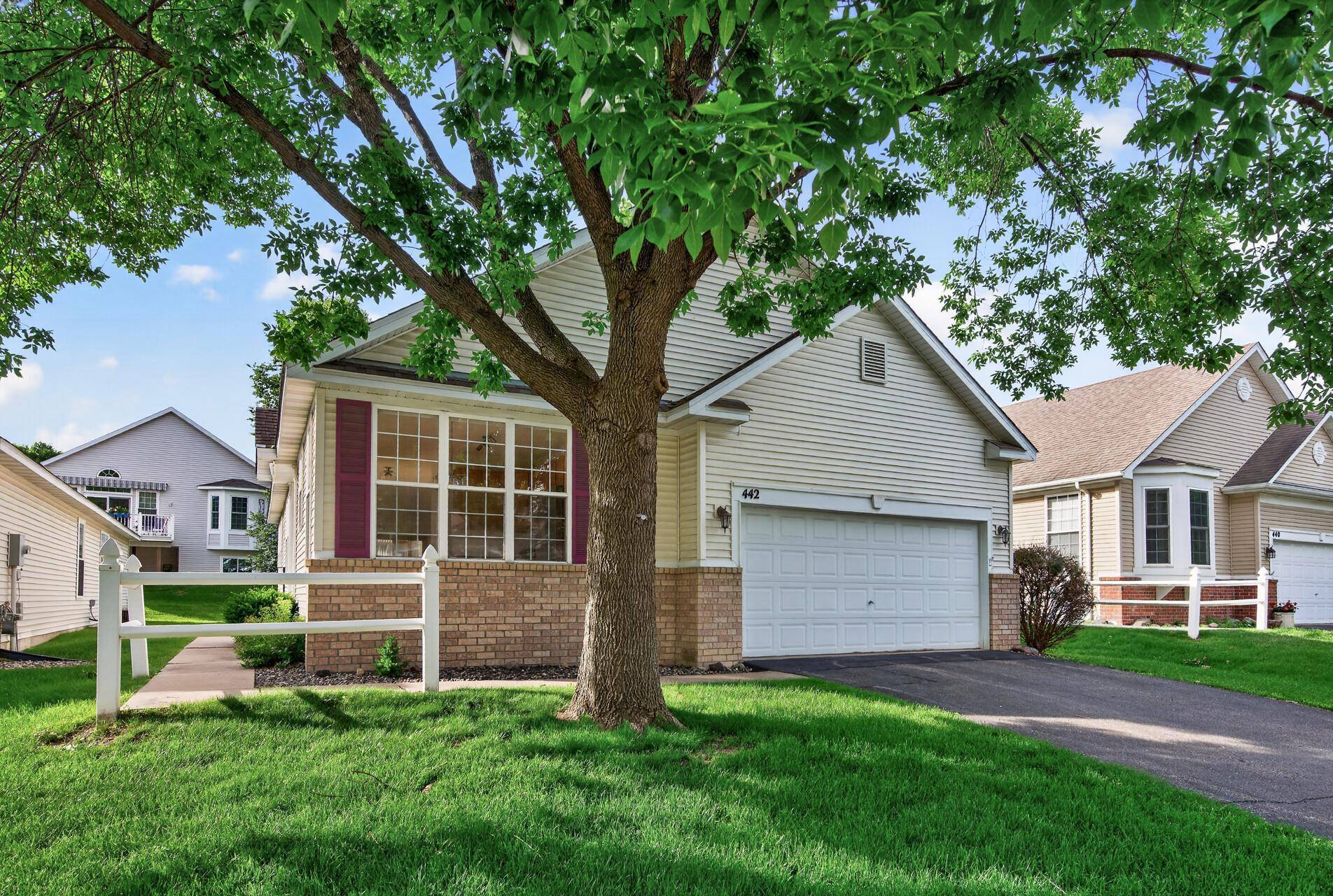 442 Meadowood LN, Burnsville, MN 55337