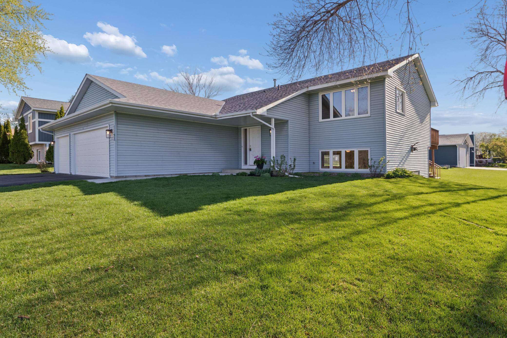 1193 Shawmut ST S, Shakopee, MN 55379