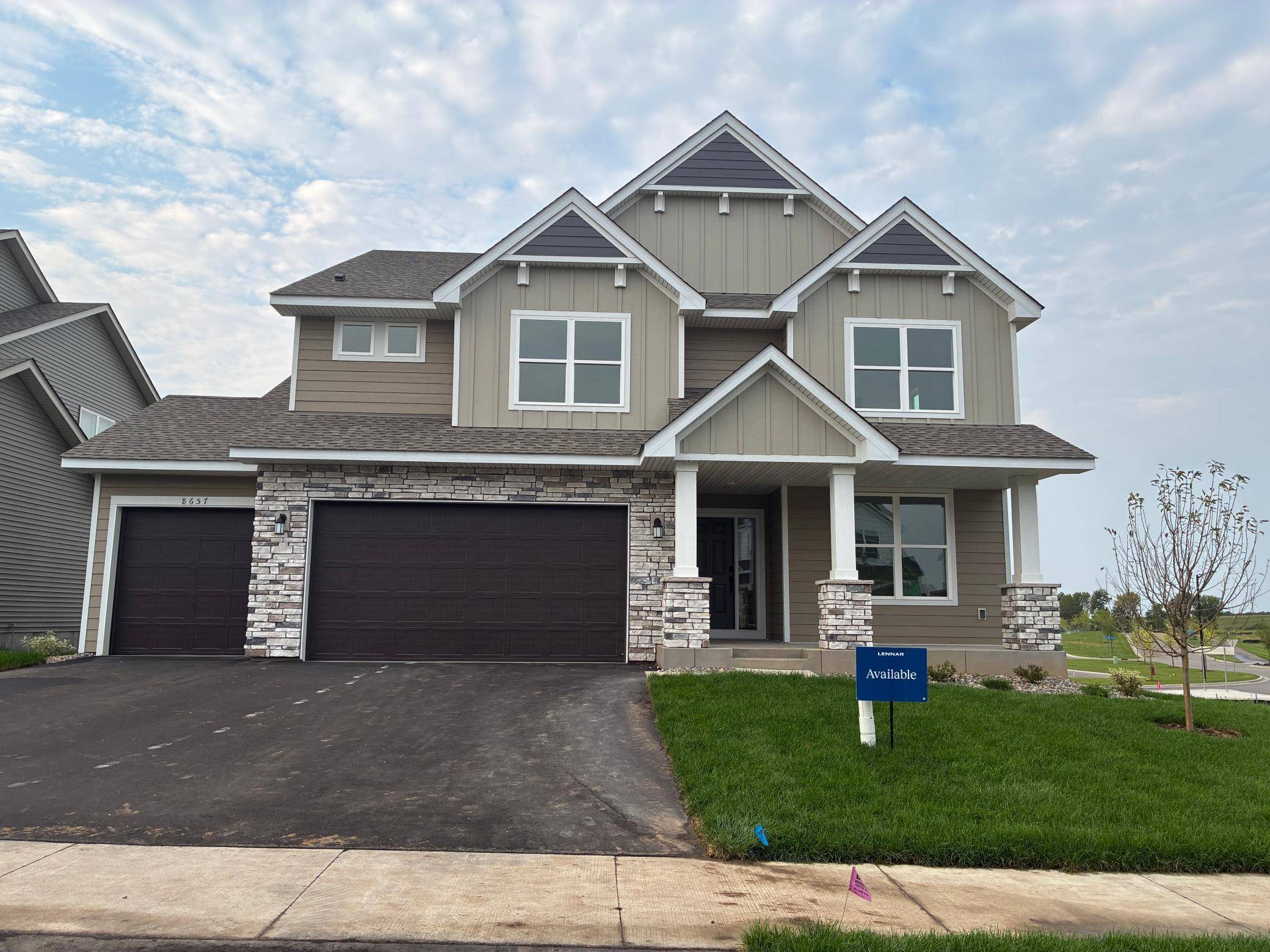 8657 Periwinkle BLVD, Woodbury, MN 55129