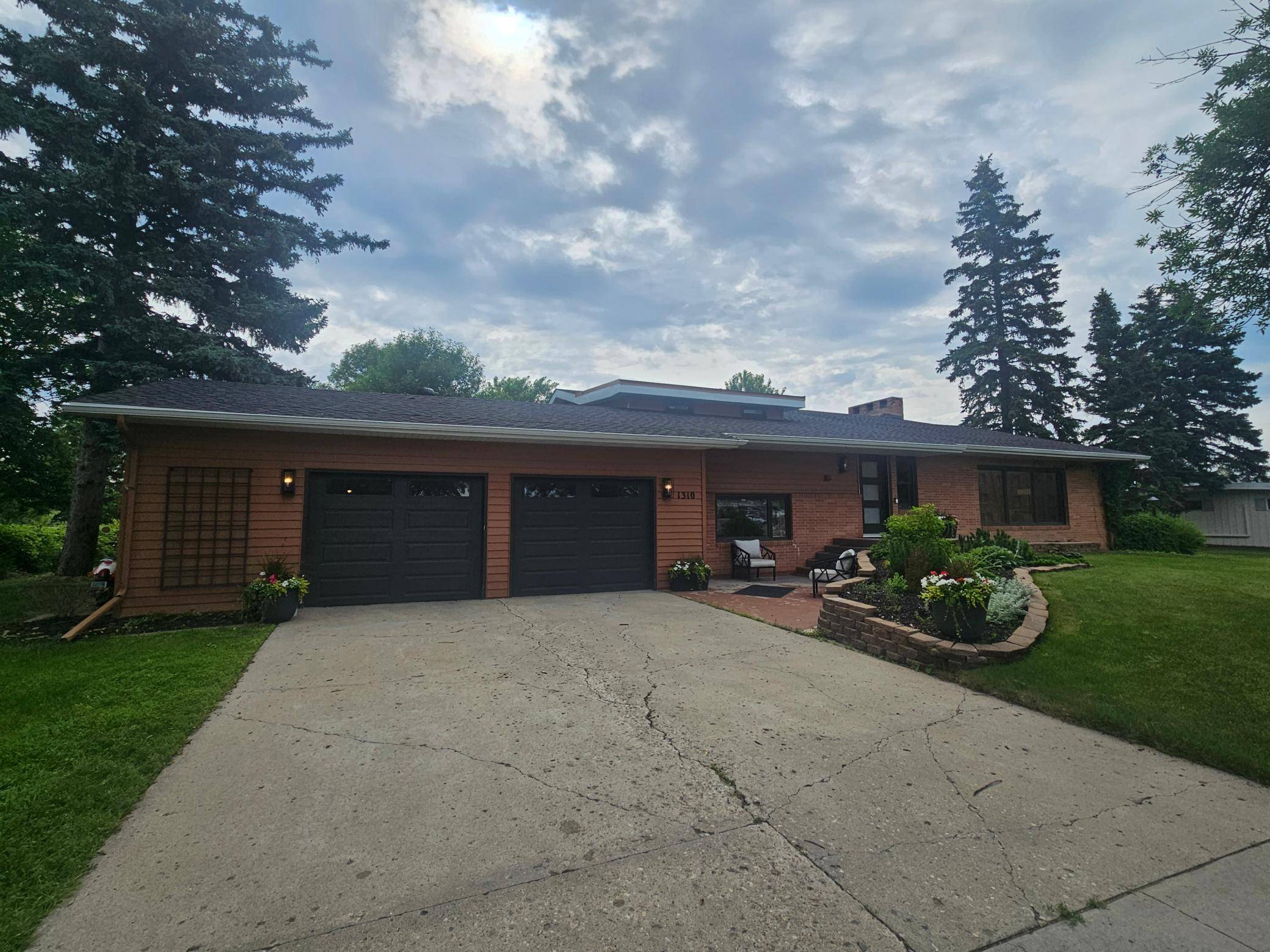 1310 4th ST N, Wahpeton, ND 58075