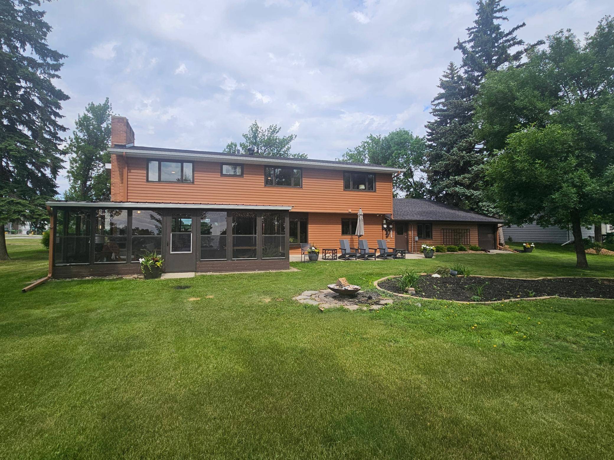 1310 4th ST N, Wahpeton, ND 58075