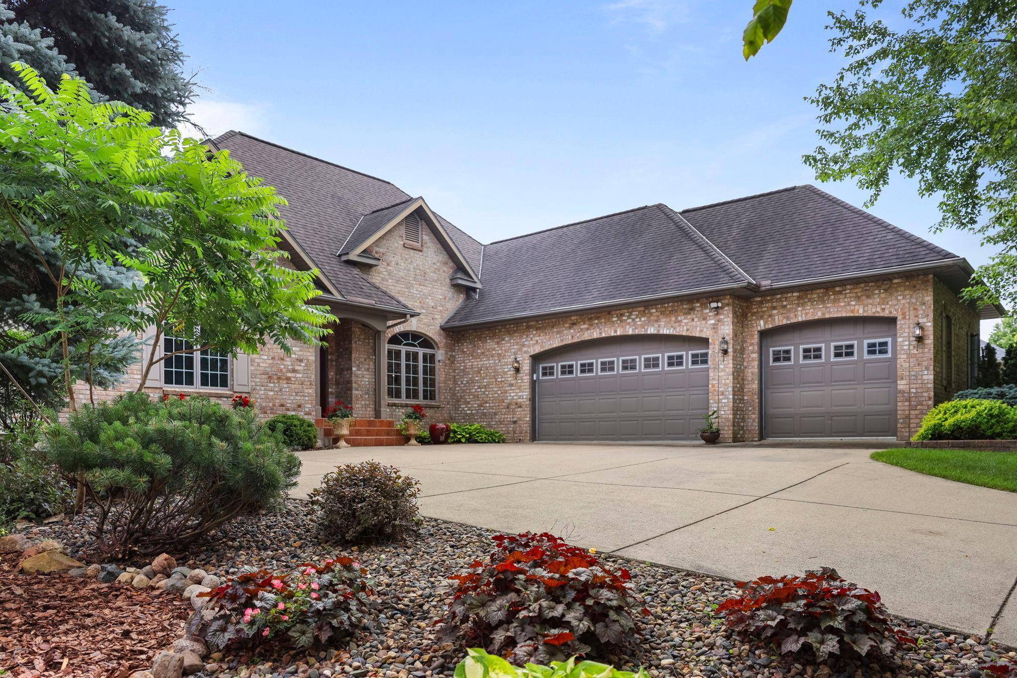 1443 18th AVE NW, Faribault, MN 55021
